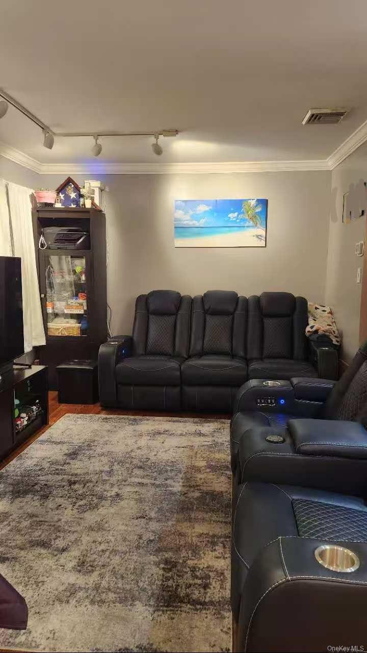 #18 photo, 11516 Poppenhusen Avenue, College Point , NY 11356