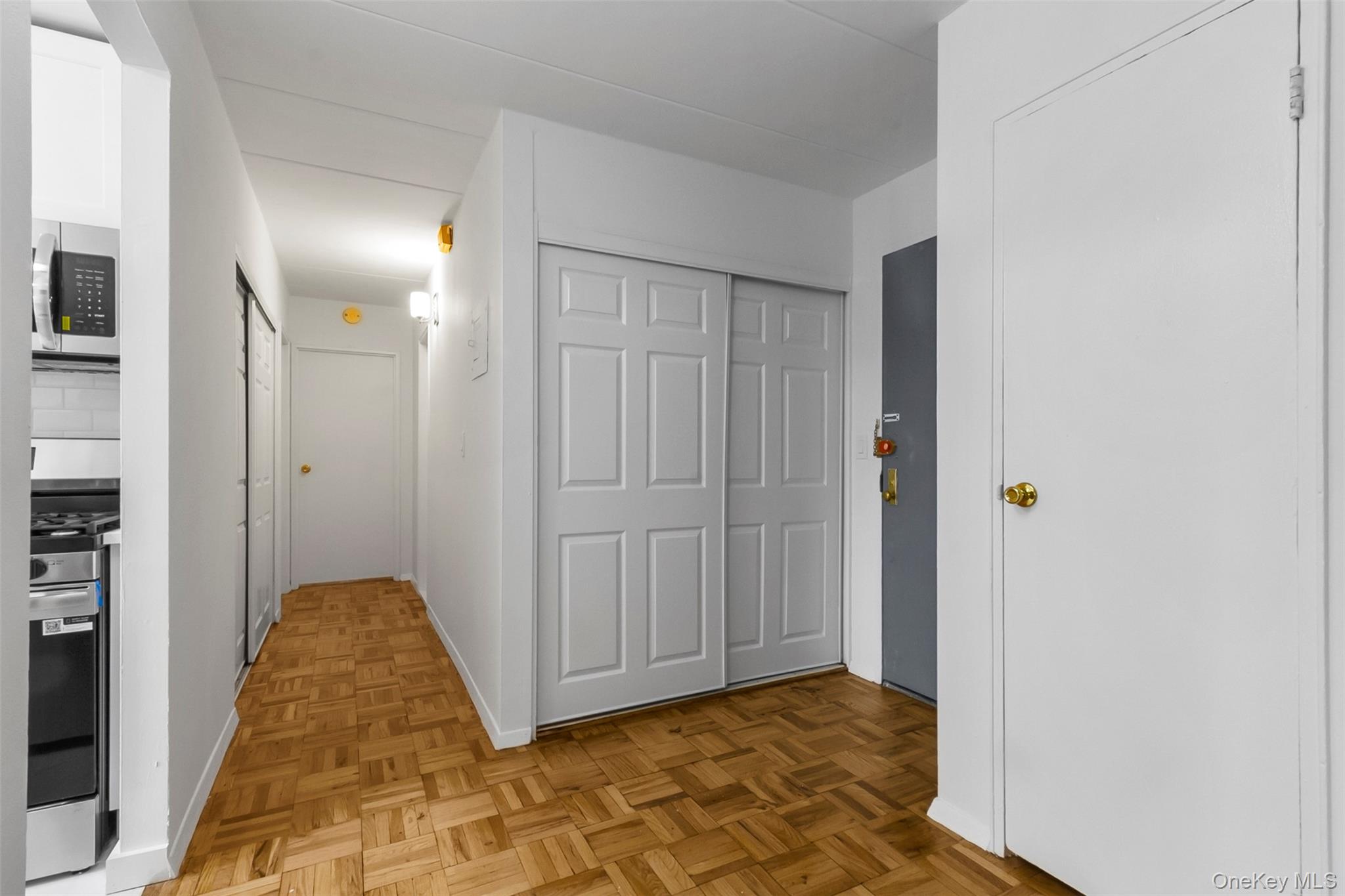 #7 photo, 372 Central Park Avenue, Scarsdale , NY 10583