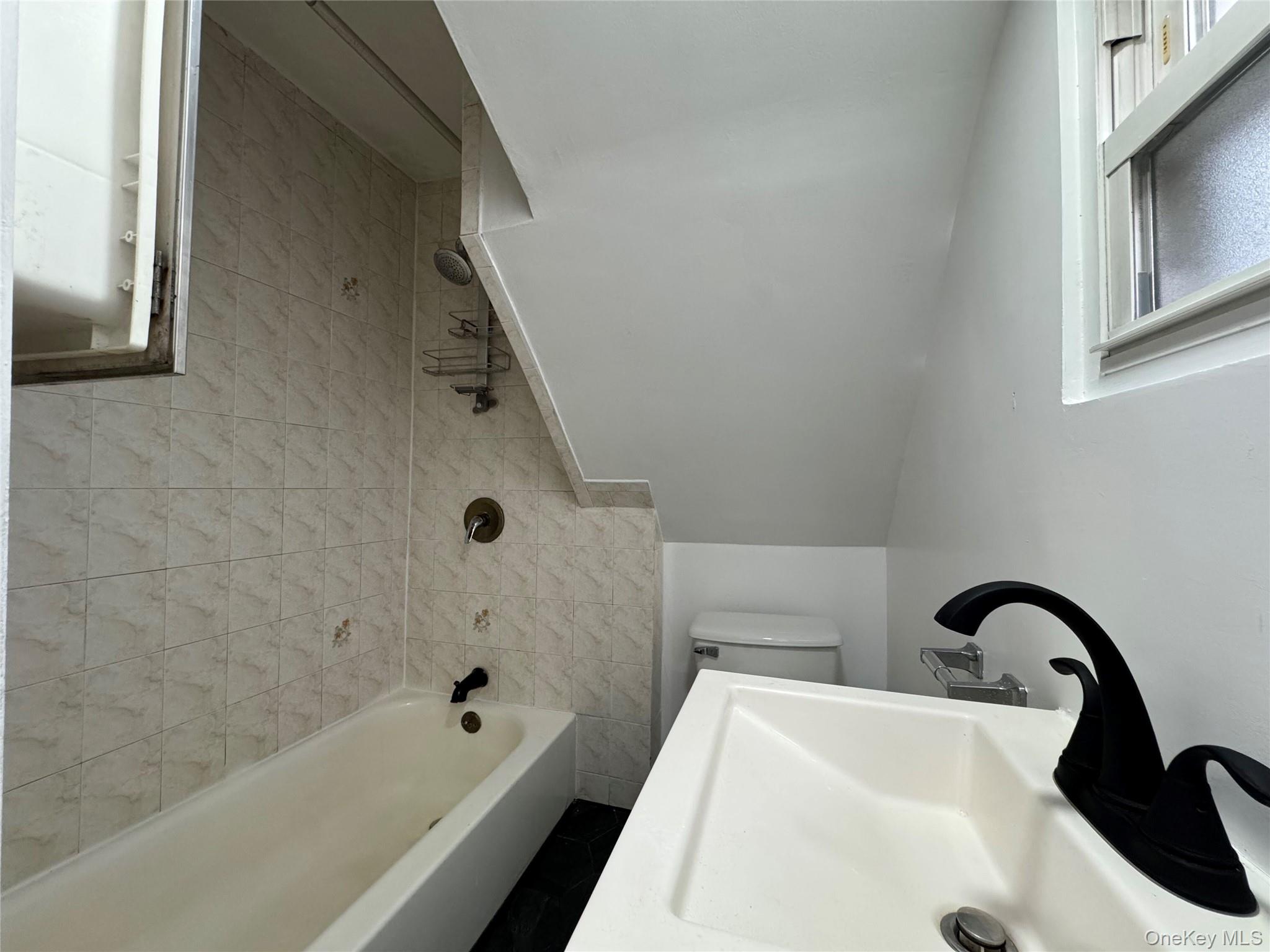 #19 photo, 642 E 224th Street, Bronx , NY 10466