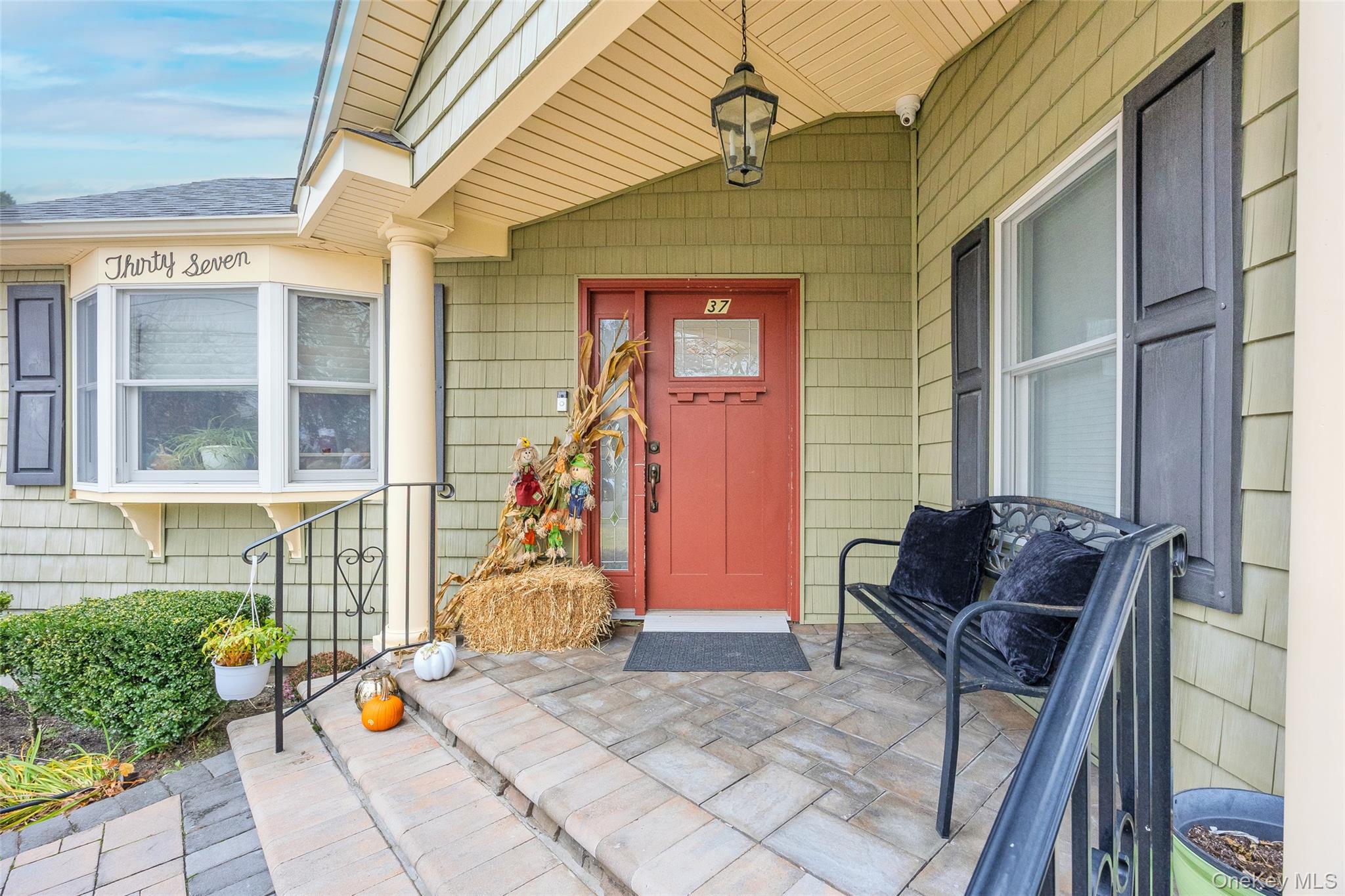 #4 photo, 37 Beachwood Drive, Babylon , NY 11702