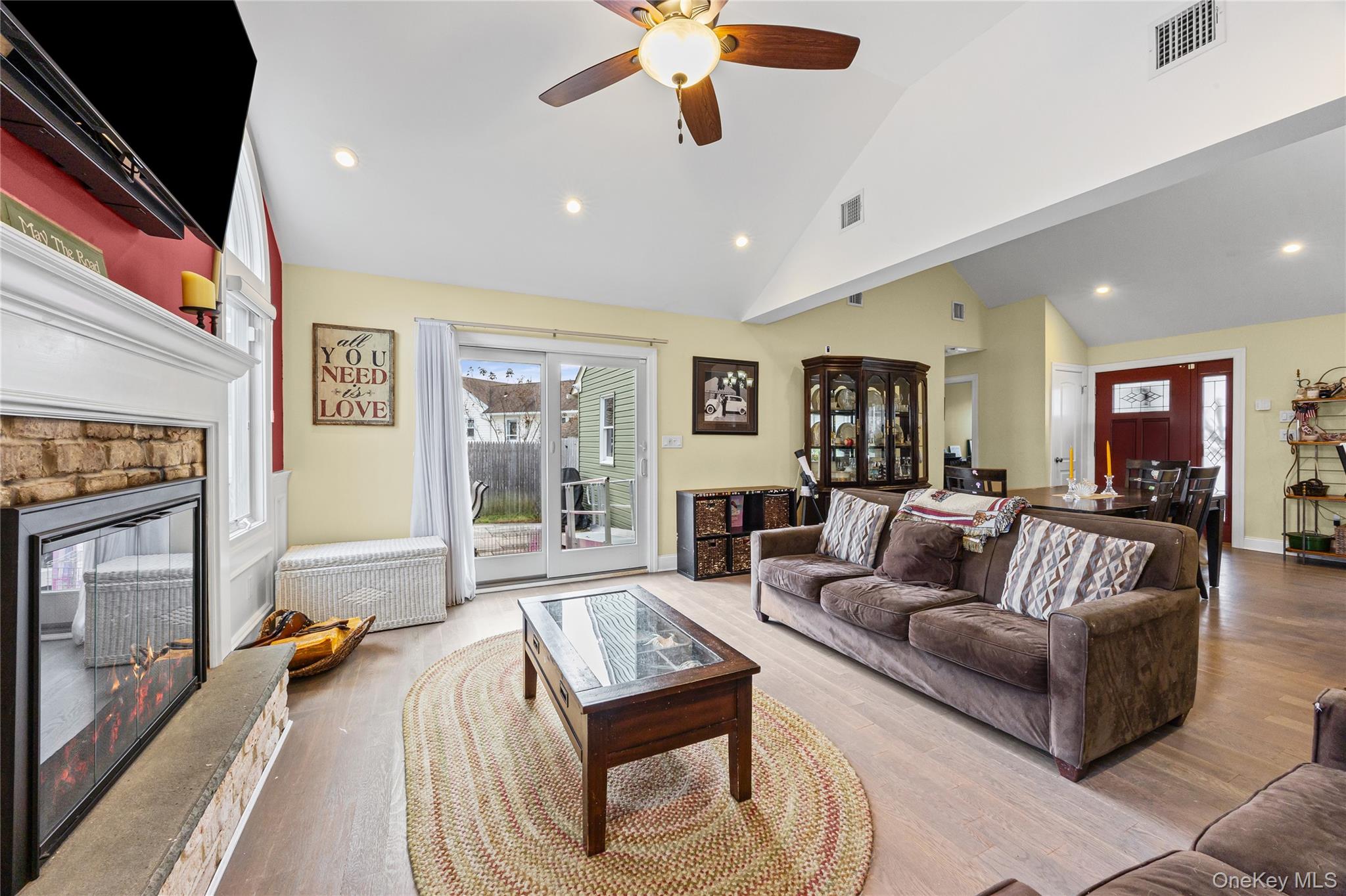 #6 photo, 37 Beachwood Drive, Babylon , NY 11702