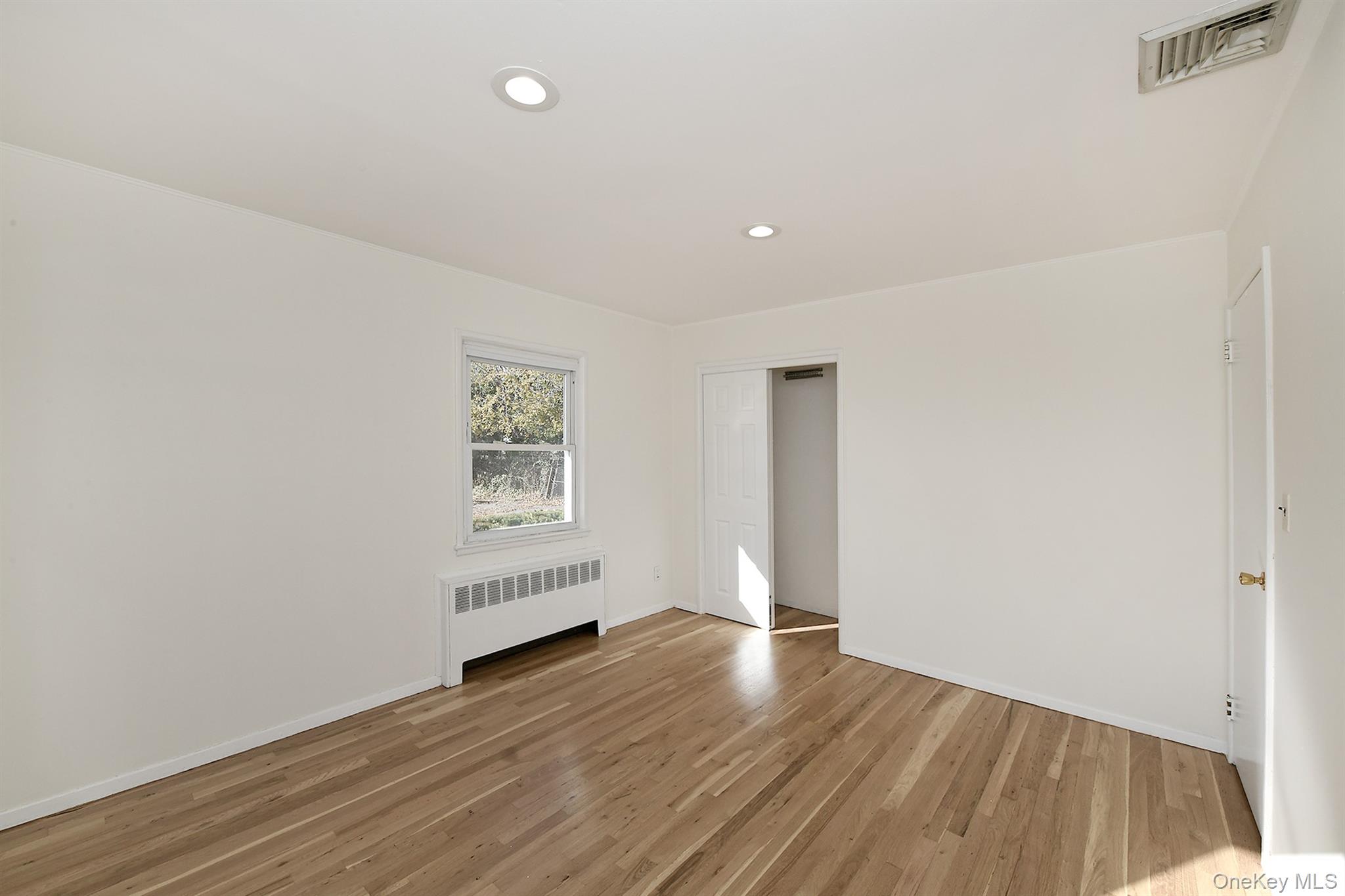 #16 photo, 7 Stephen Drive, Farmingdale , NY 11735