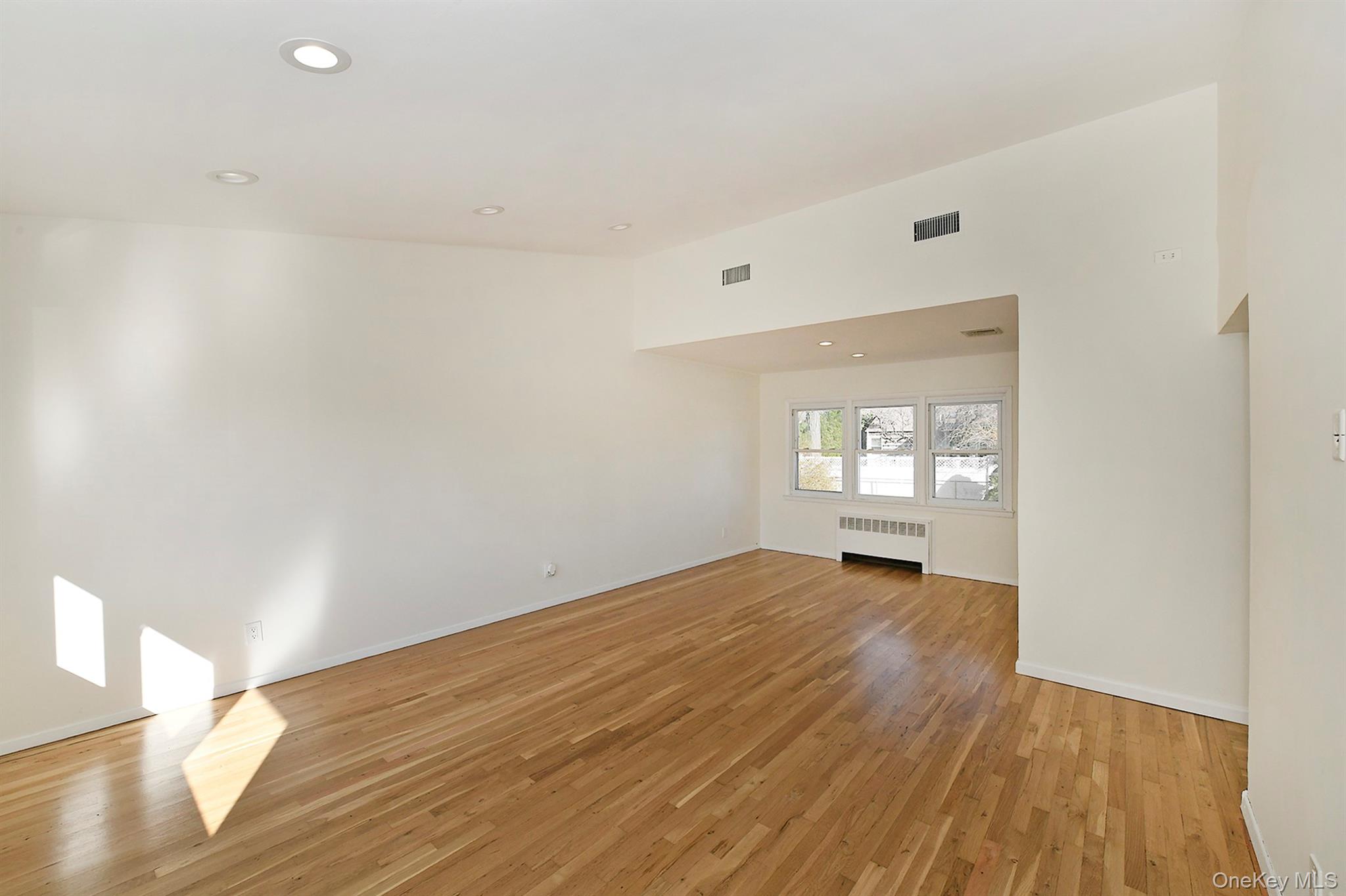 #5 photo, 7 Stephen Drive, Farmingdale , NY 11735