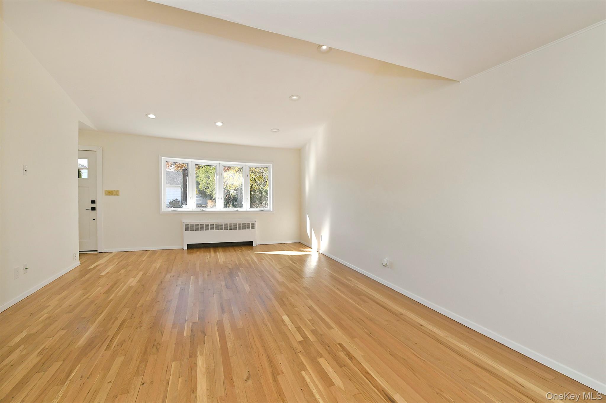 #6 photo, 7 Stephen Drive, Farmingdale , NY 11735