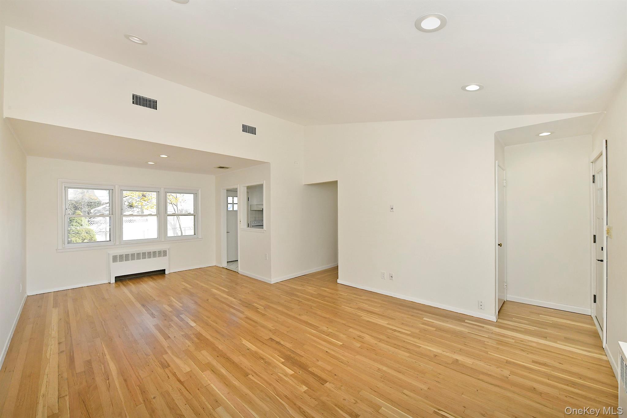 #8 photo, 7 Stephen Drive, Farmingdale , NY 11735