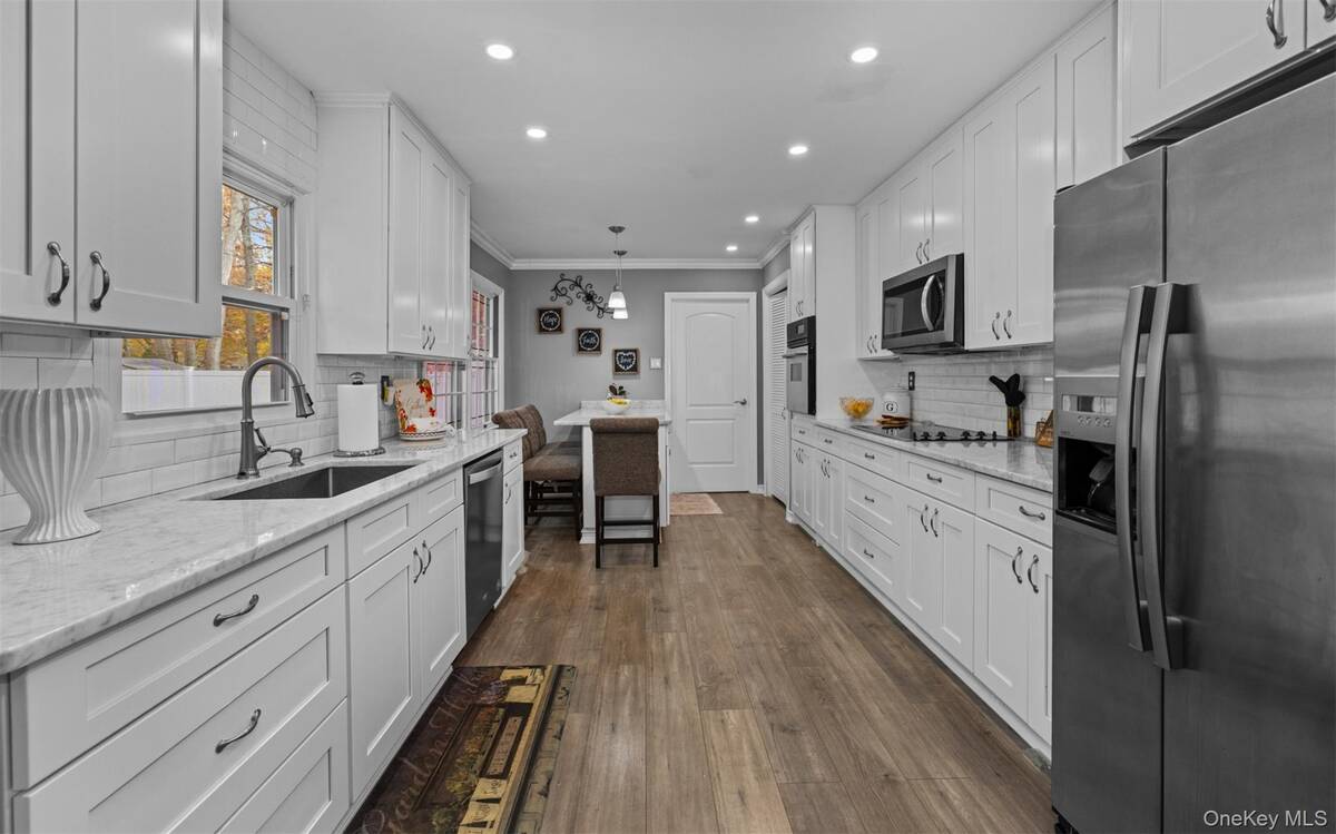 #2 photo, 19 Barnwell Lane, Stony Brook , NY 11790