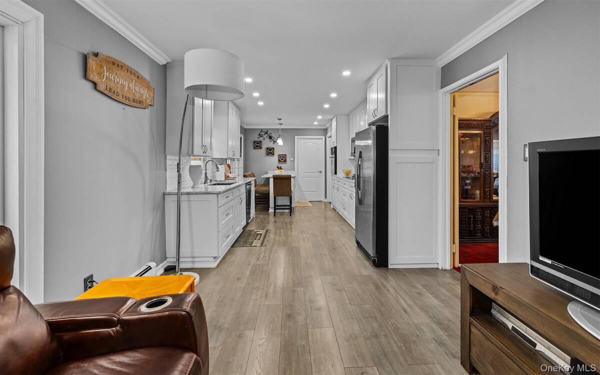 #6 photo, 19 Barnwell Lane, Stony Brook , NY 11790