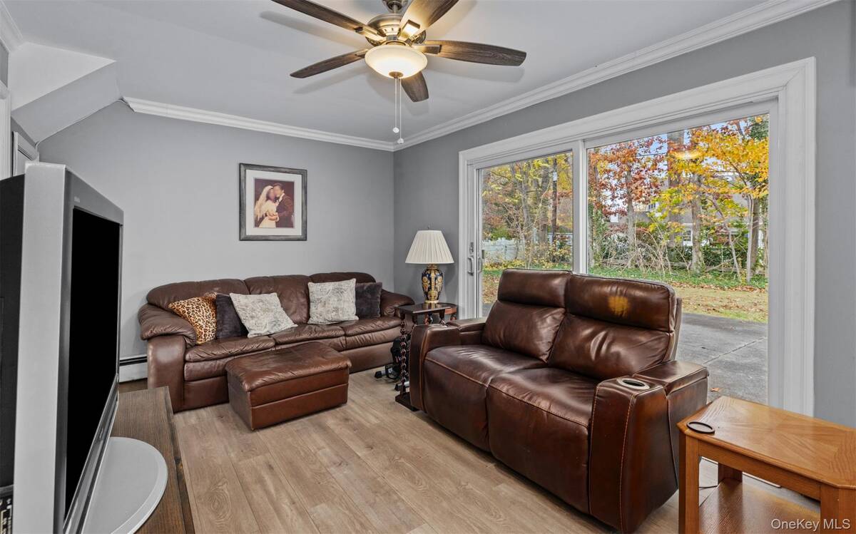 #8 photo, 19 Barnwell Lane, Stony Brook , NY 11790