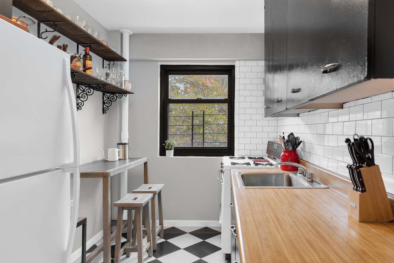 #4 photo, 21-85 34TH Avenue, Astoria , NY 11106