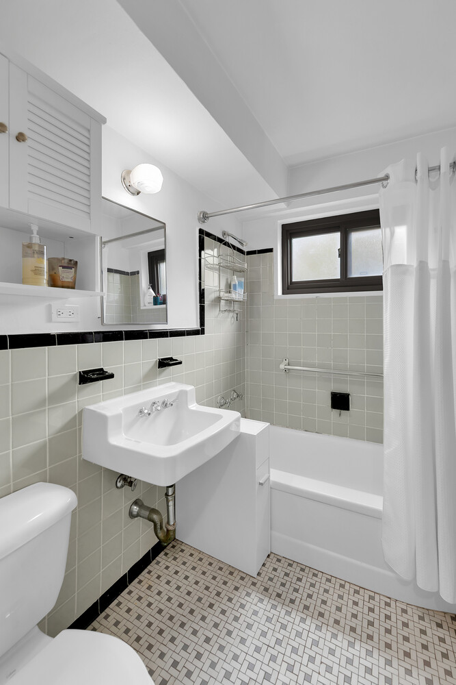 #6 photo, 21-85 34TH Avenue, Astoria , NY 11106