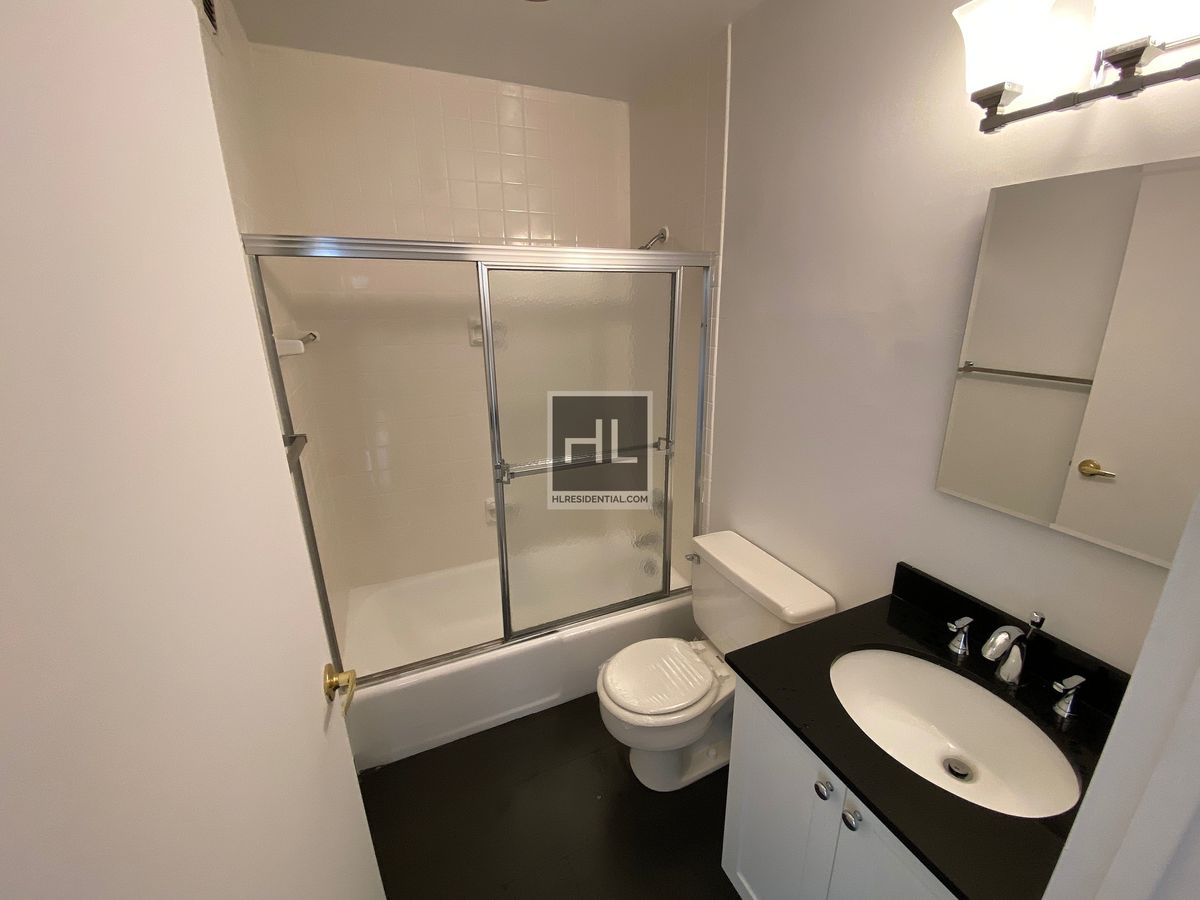 #12 photo, 200 E 72nd Street, Upper East Side , NY 10021