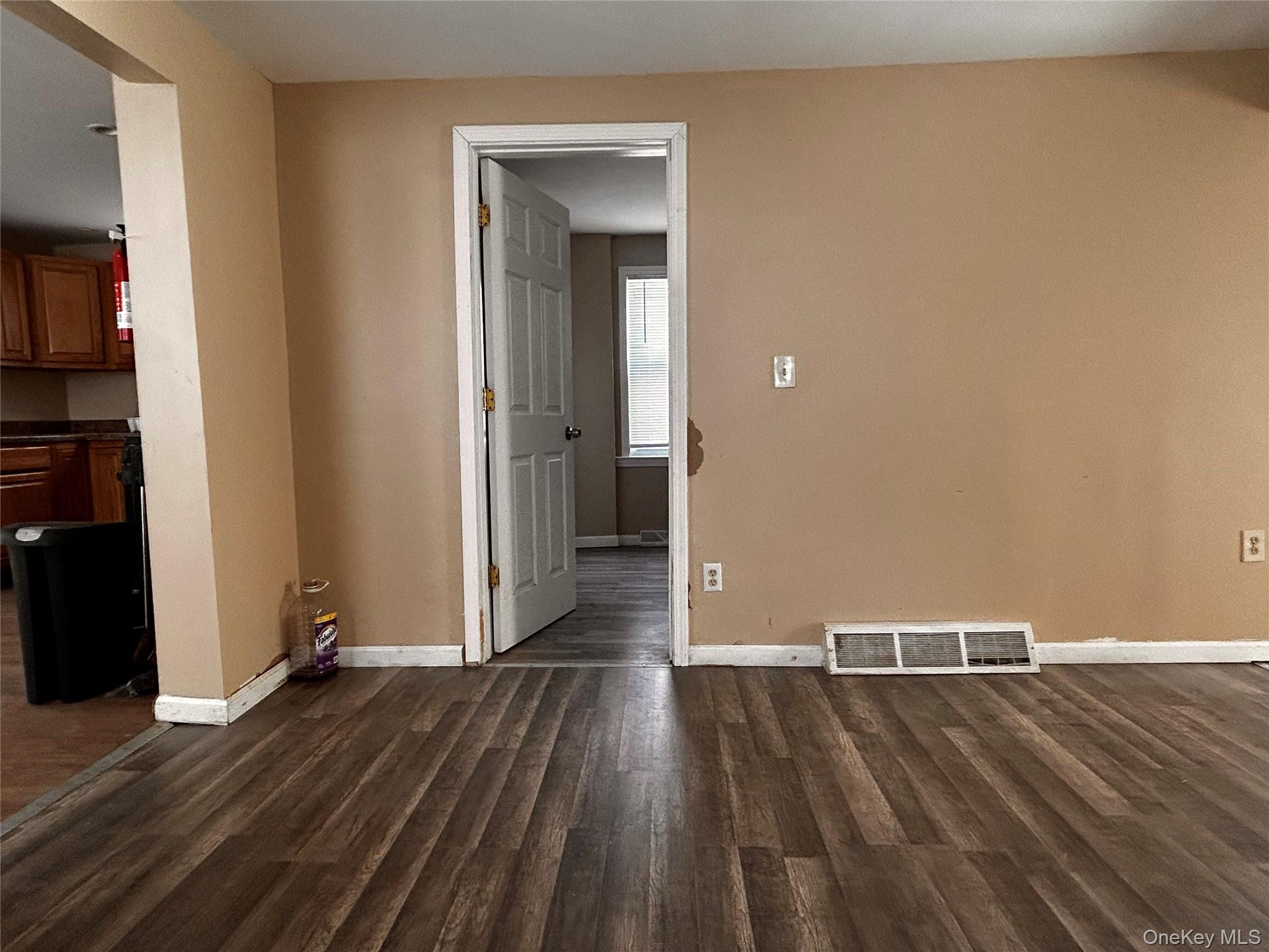 #4 photo, 114 Dupont Avenue, Newburgh , NY 12550