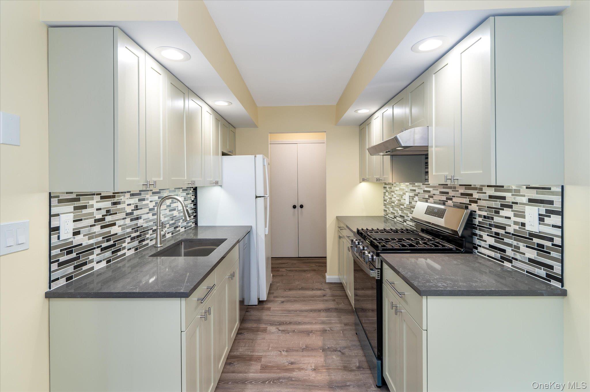 #2 photo, 43 Foxwood Circle, Mount Kisco , NY 10549