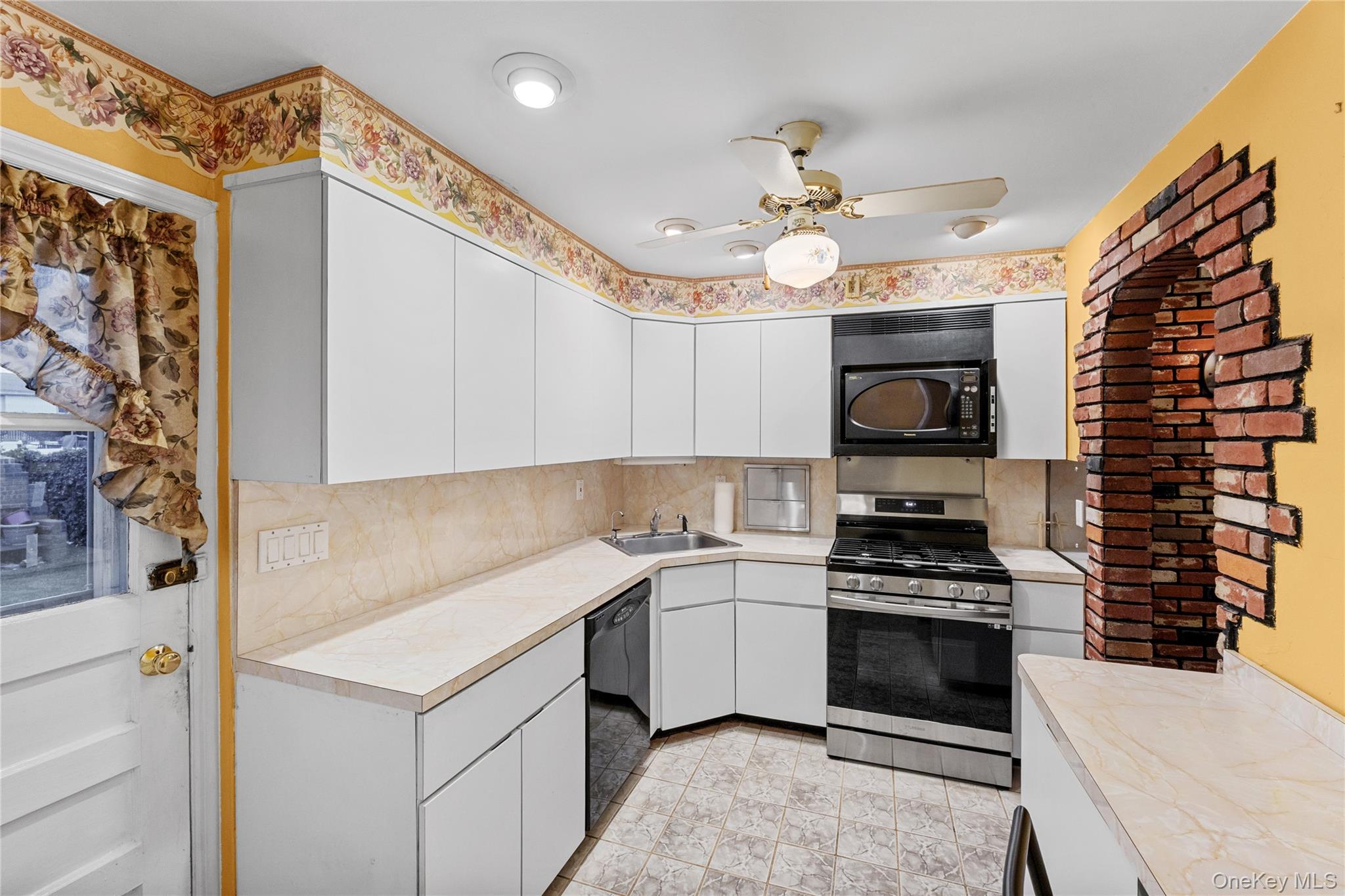 #12 photo, 2231 3rd Street, East Meadow , NY 11554