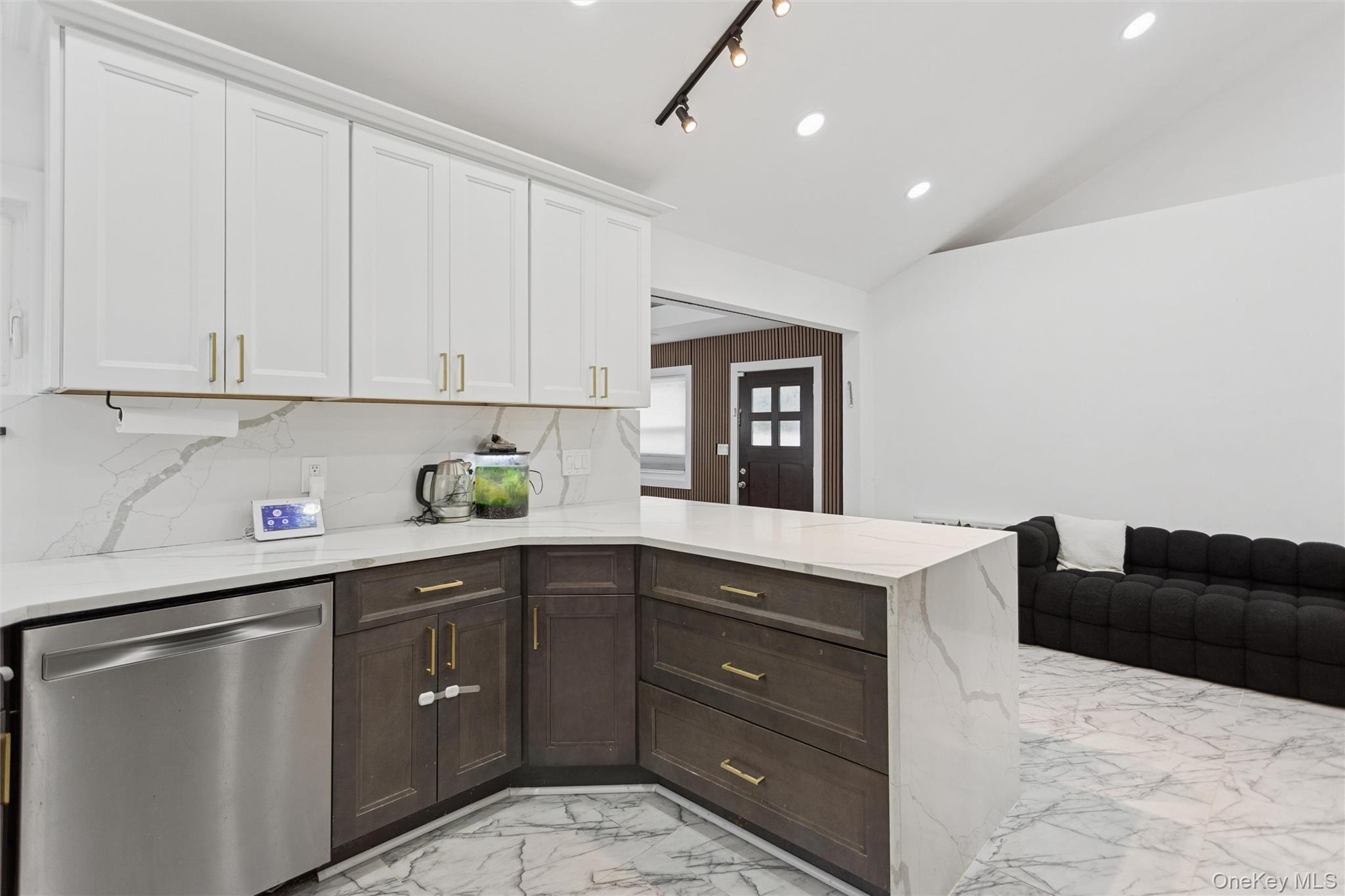 #11 photo, 84 Rosedale Road, North Woodmere , NY 11581