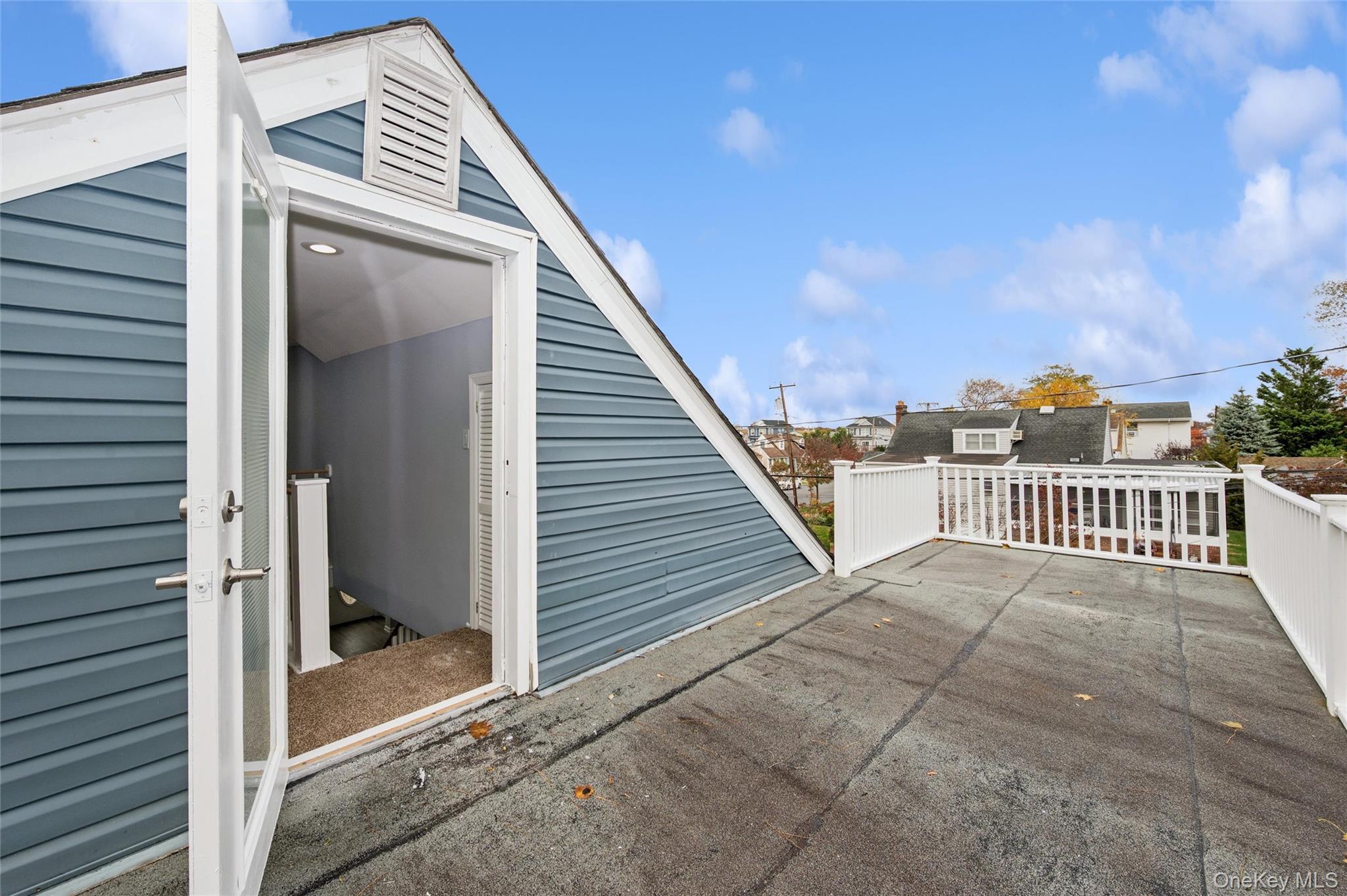 #17 photo, 12 HewLett Point Avenue, East Rockaway , NY 11518