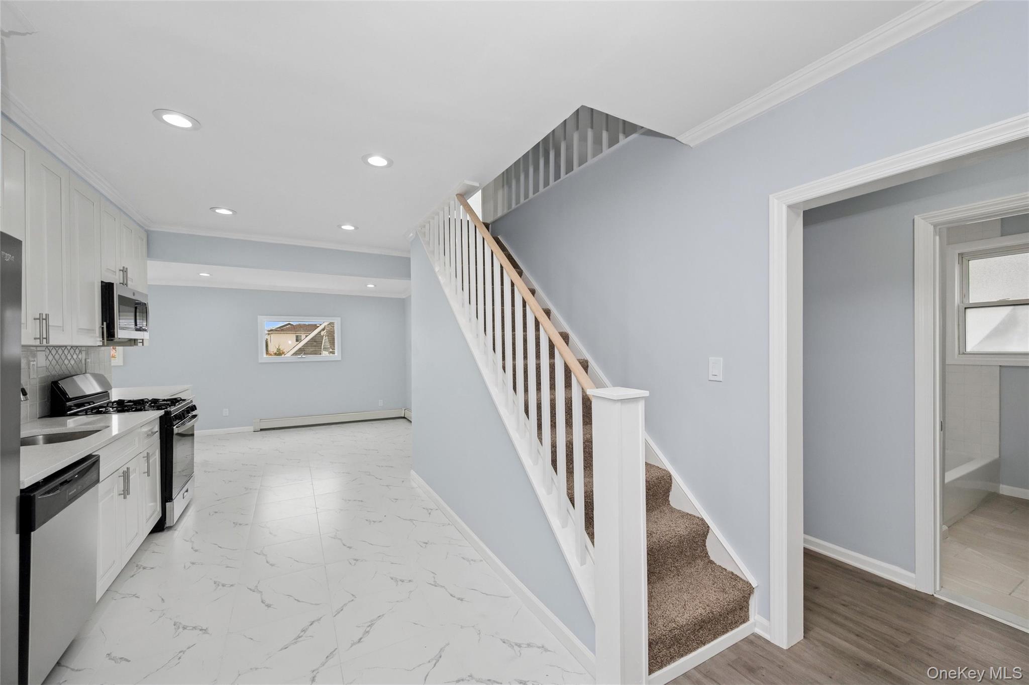 #8 photo, 12 HewLett Point Avenue, East Rockaway , NY 11518