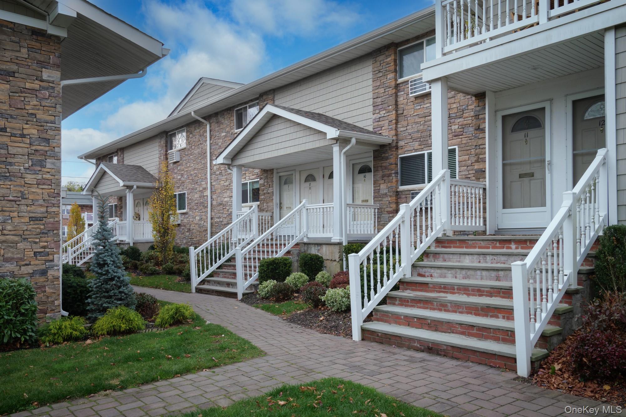 #2 photo, 100 Friendly Court Avenue, Babylon , NY 11704