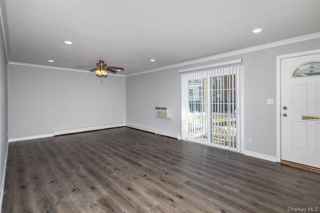 #4 photo, 100 Friendly Court Avenue, Babylon , NY 11704