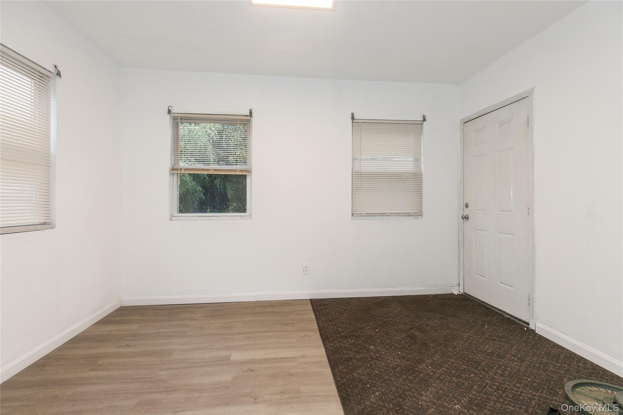 #18 photo, 15 Clyde Avenue, ناسو Hempstead , NY 11550