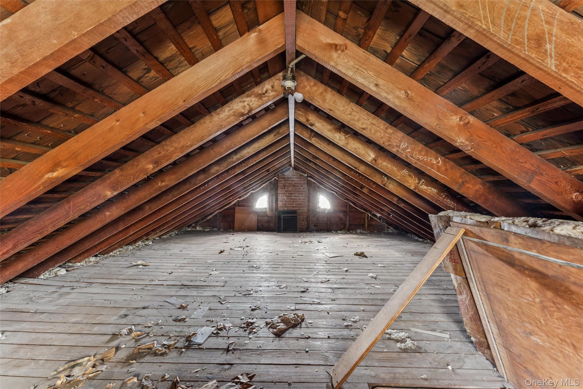 #11 photo, 190 Lincoln Avenue, Mineola , NY 11501