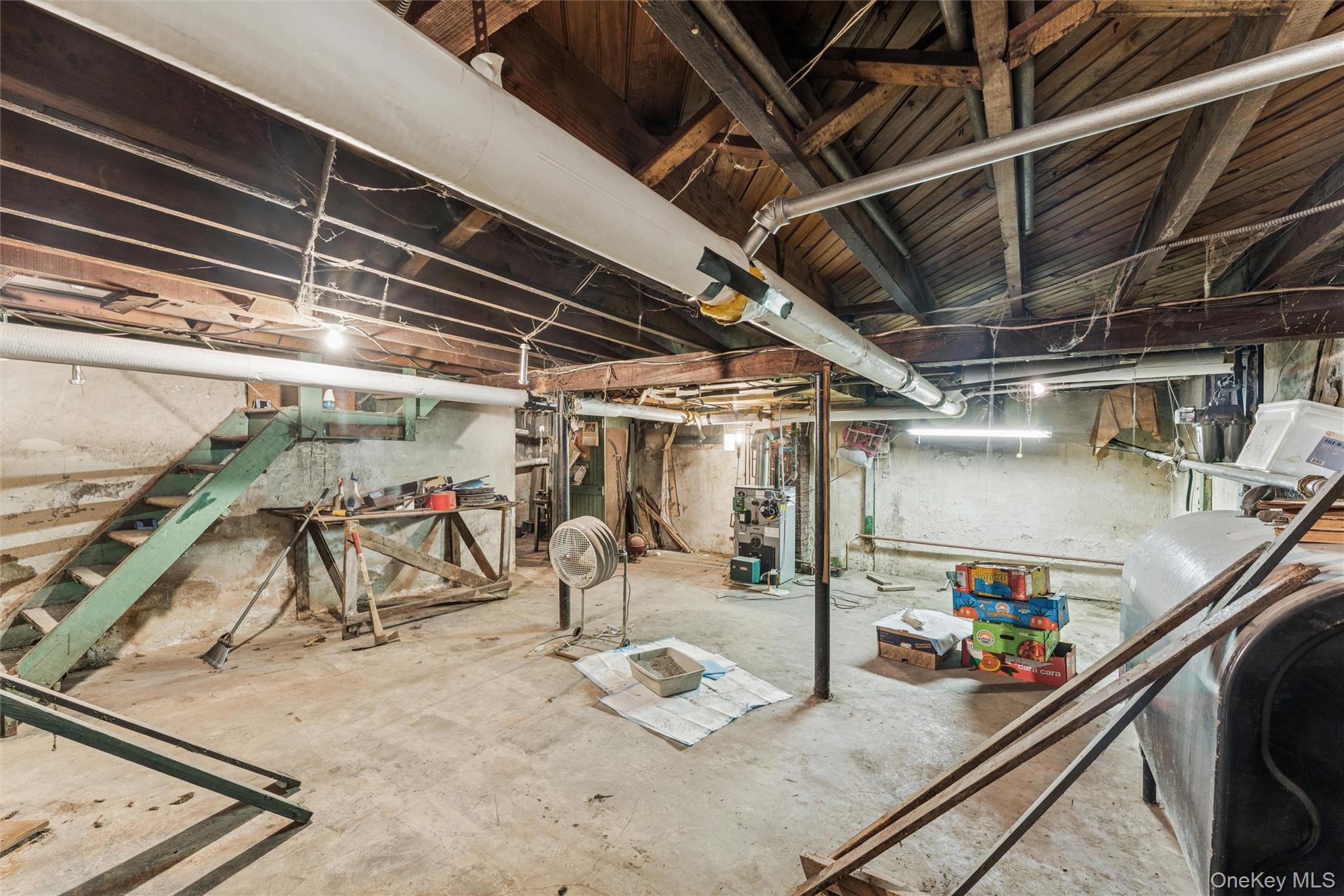 #12 photo, 190 Lincoln Avenue, Mineola , NY 11501