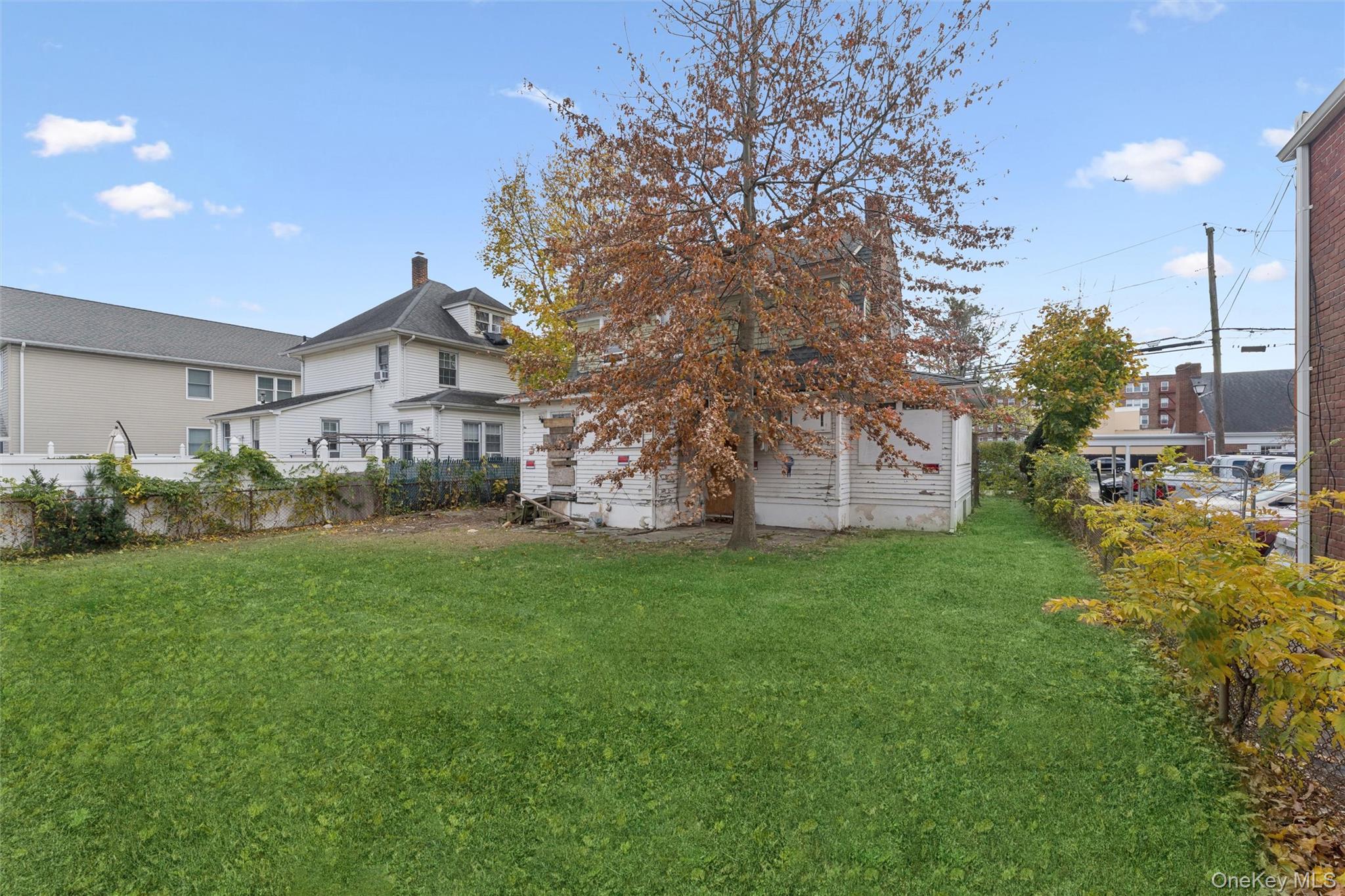 #16 photo, 190 Lincoln Avenue, Mineola , NY 11501