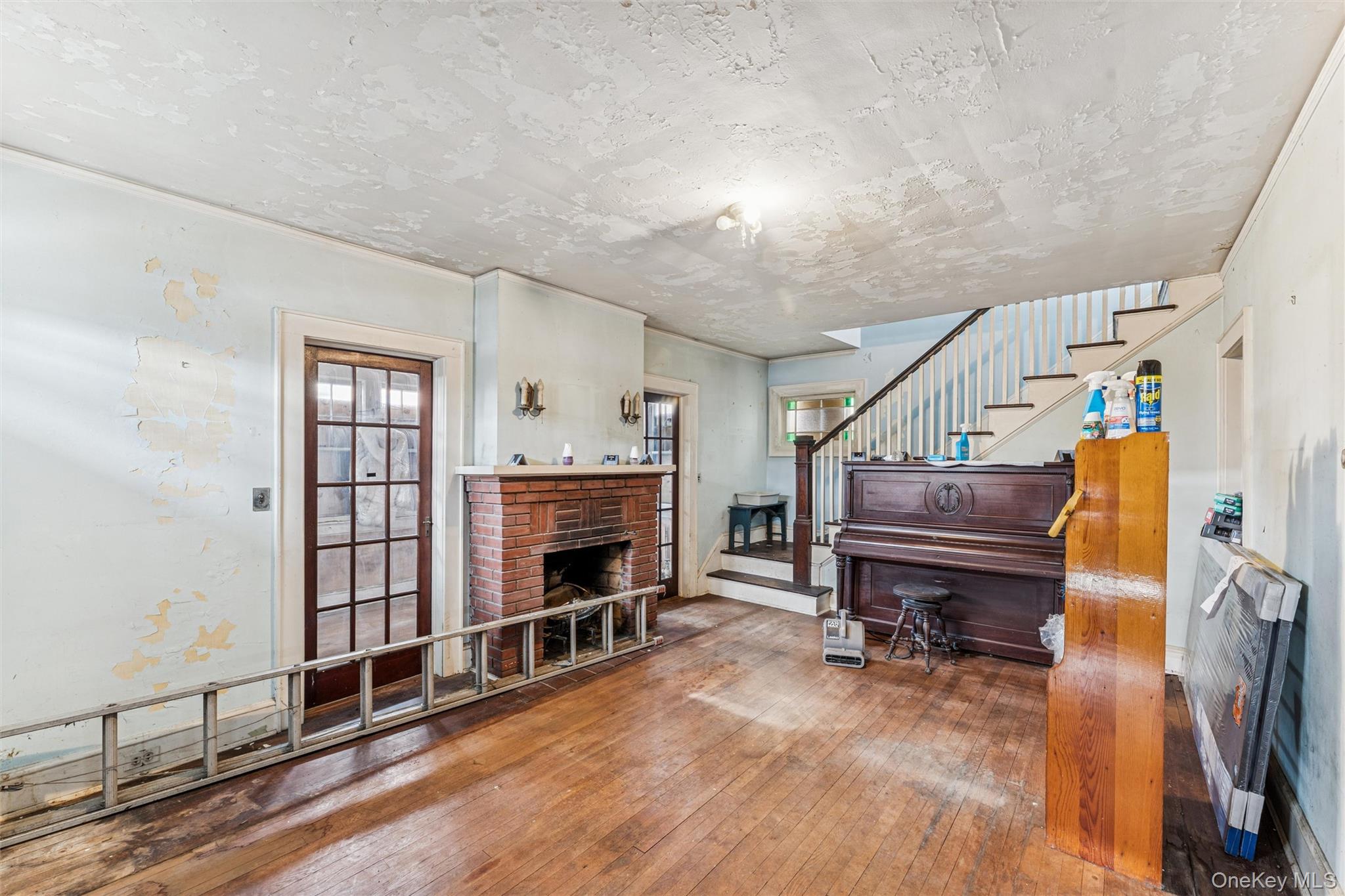 #6 photo, 190 Lincoln Avenue, Mineola , NY 11501