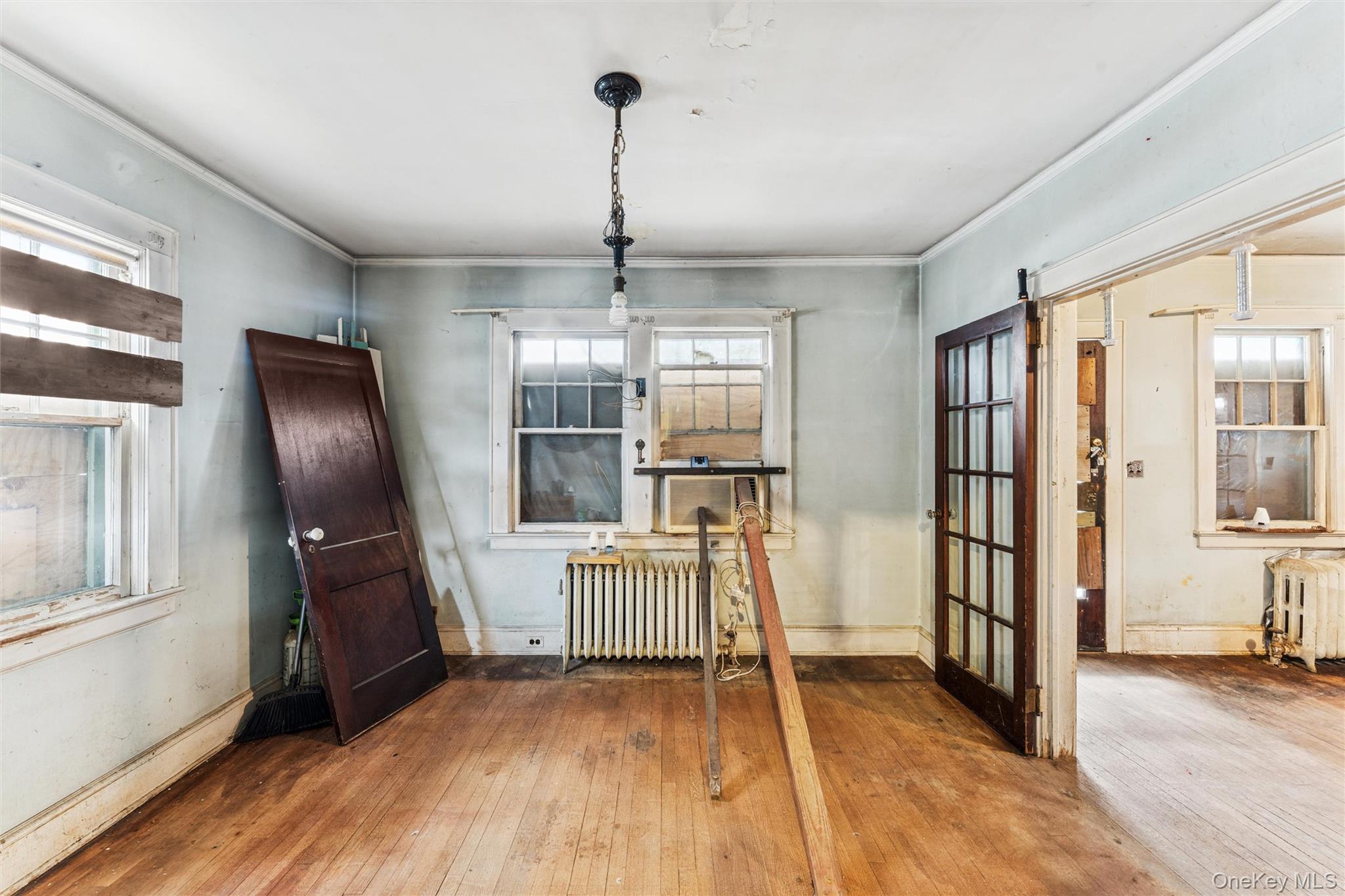 #7 photo, 190 Lincoln Avenue, Mineola , NY 11501