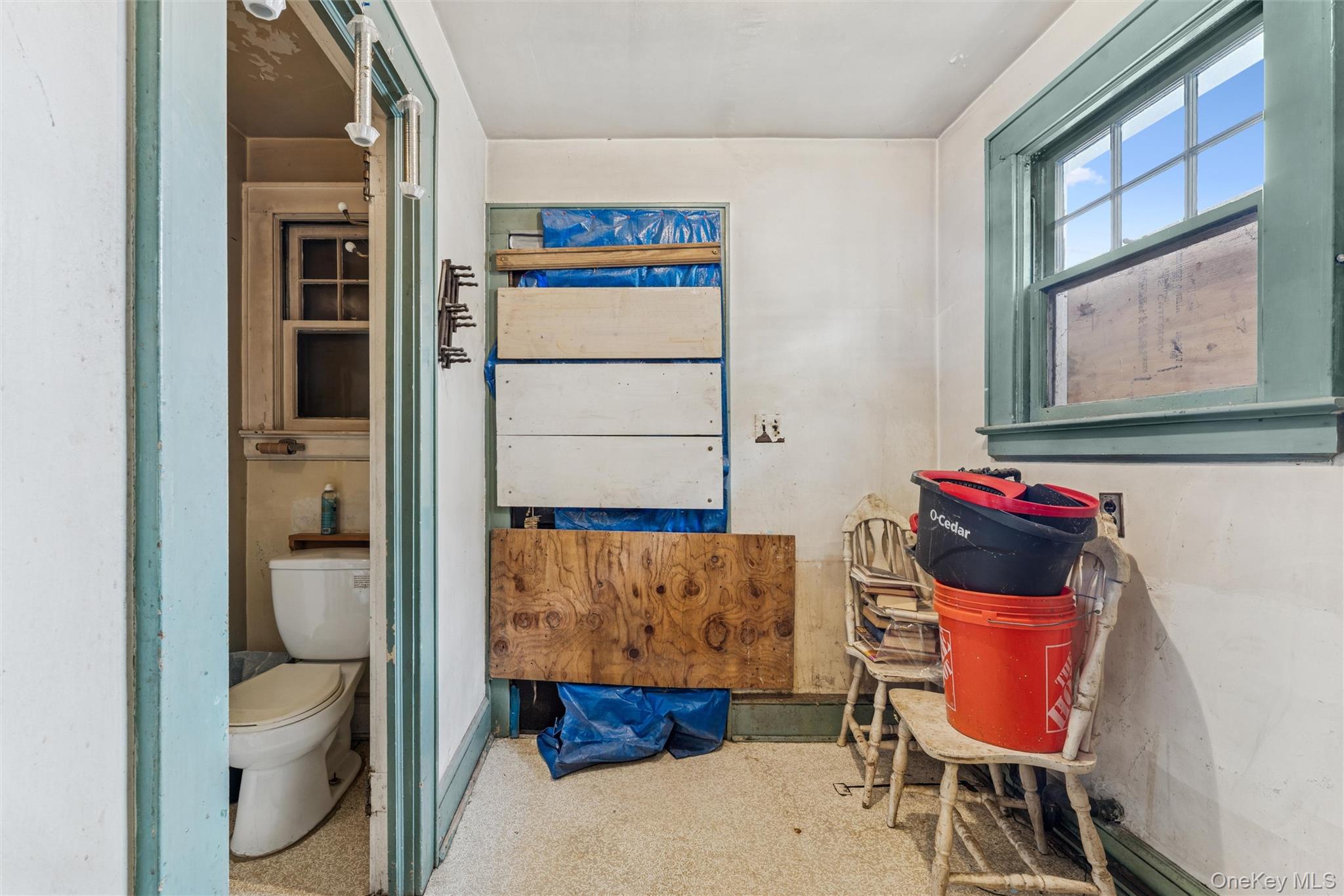 #8 photo, 190 Lincoln Avenue, Mineola , NY 11501