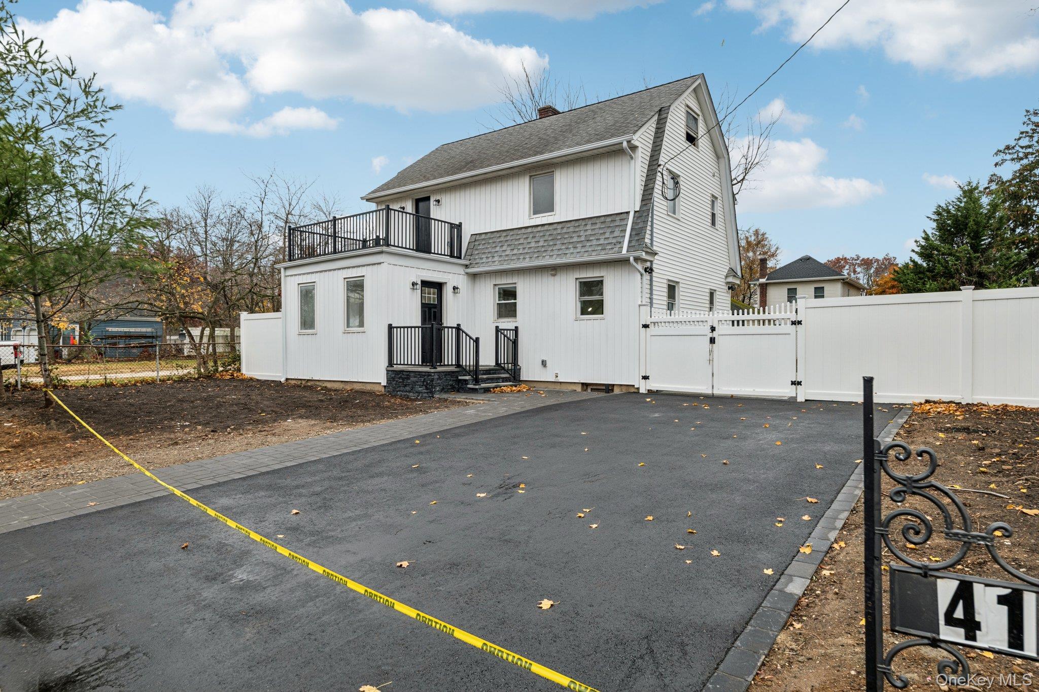 #5 photo, 41 leyden Street, Huntington Station , NY 11746