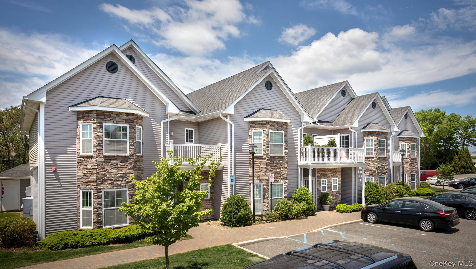 #1 photo, 408 Pine Creek Road, Holbrook , NY 11741