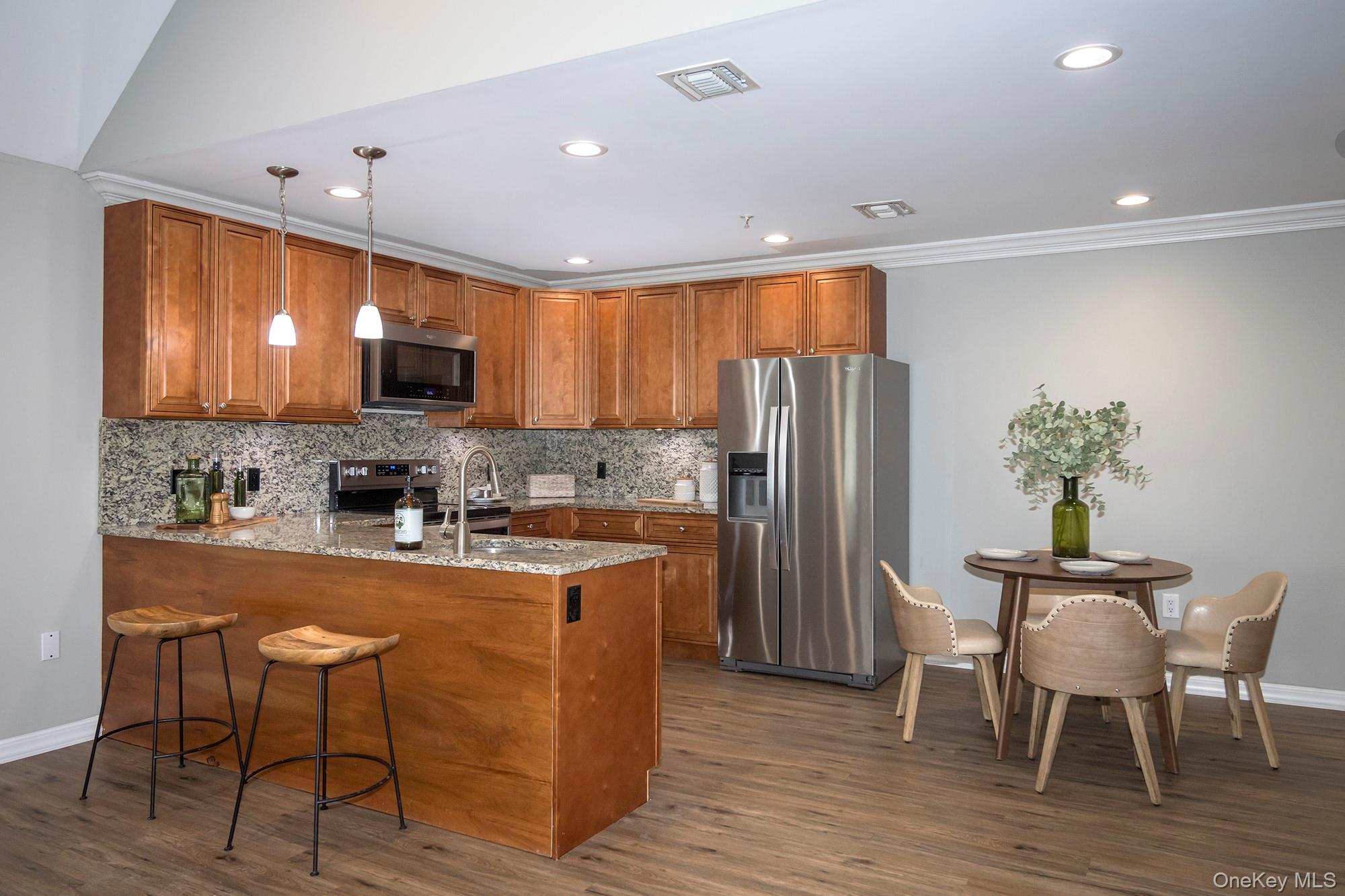 #3 photo, 408 Pine Creek Road, Holbrook , NY 11741