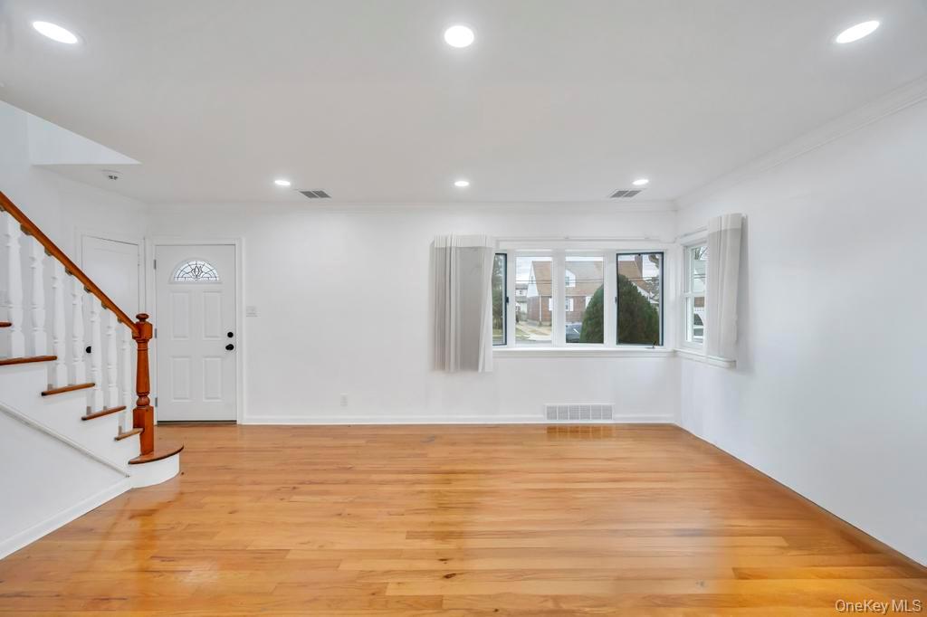 #7 photo, 34 Alstead Road, Valley Stream , NY 11580