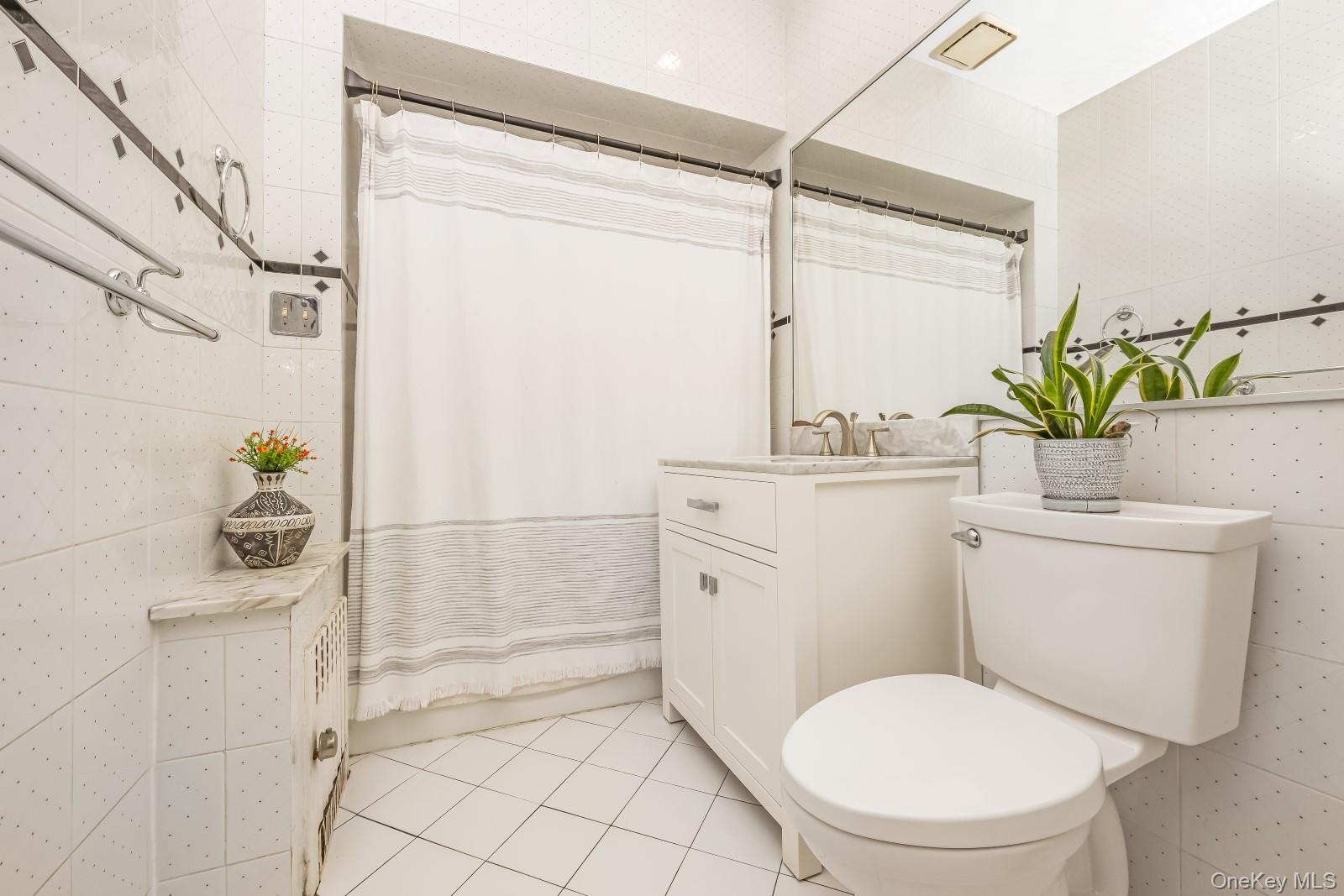 #20 photo, 64-67 83rd Street, Middle Village , NY 11379