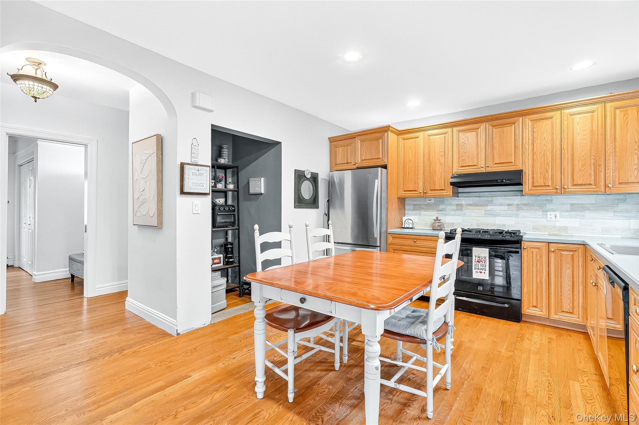 #3 photo, 158 Park Avenue, Harrison , NY 10528