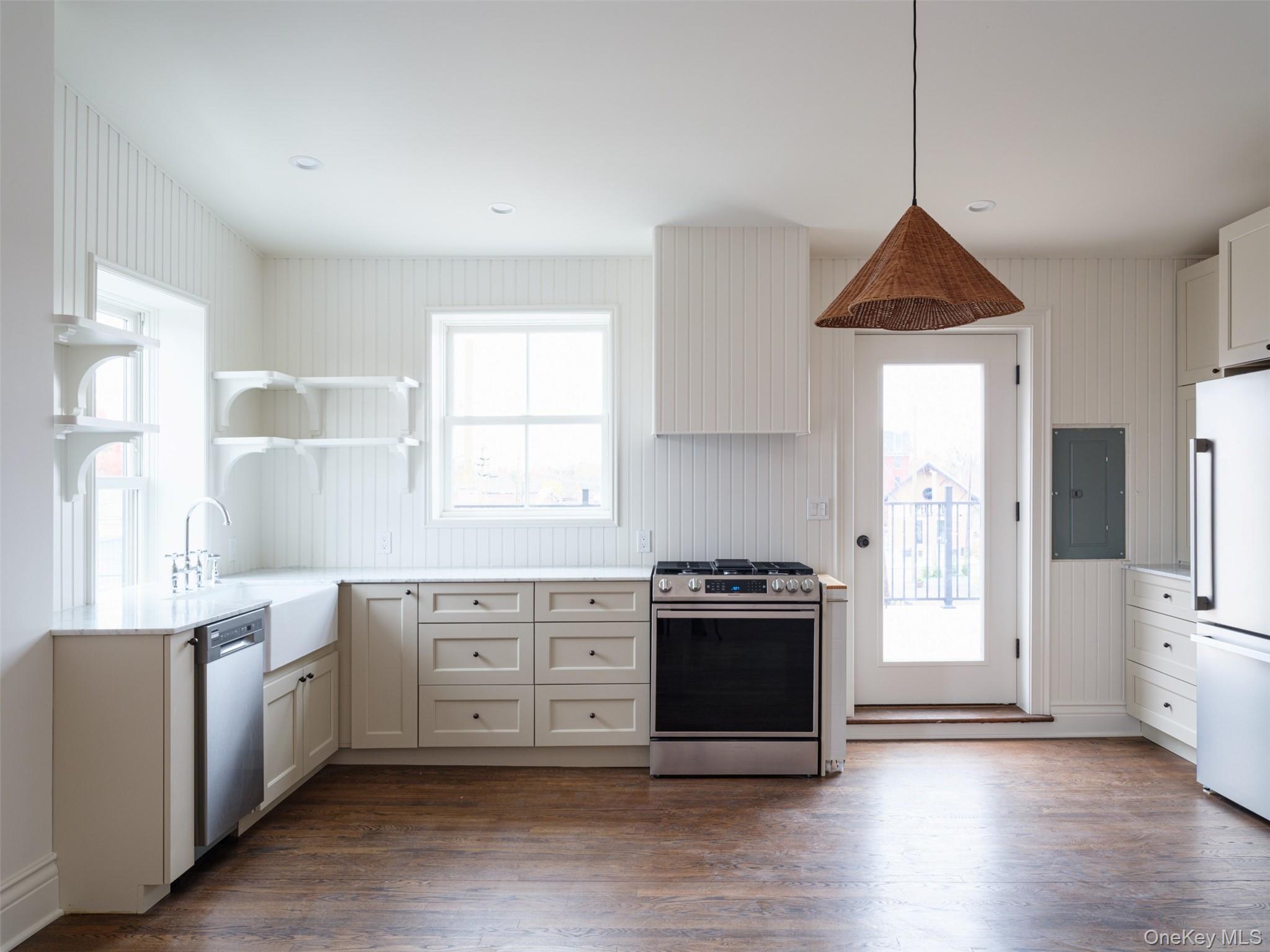 #1 photo, 702-704 Columbia Street, Hudson , NY 12534