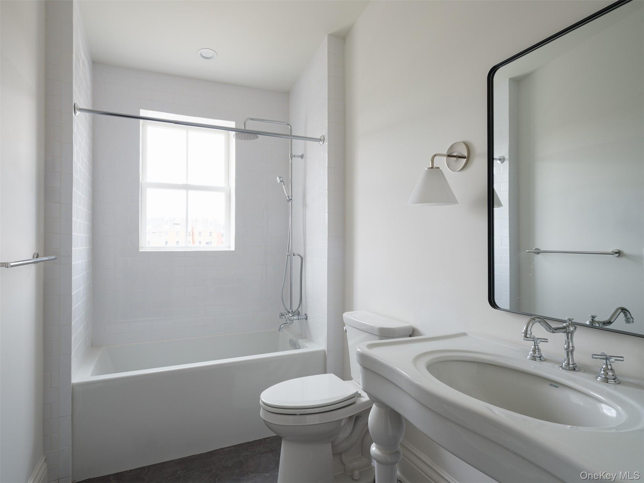 #13 photo, 702-704 Columbia Street, Hudson , NY 12534