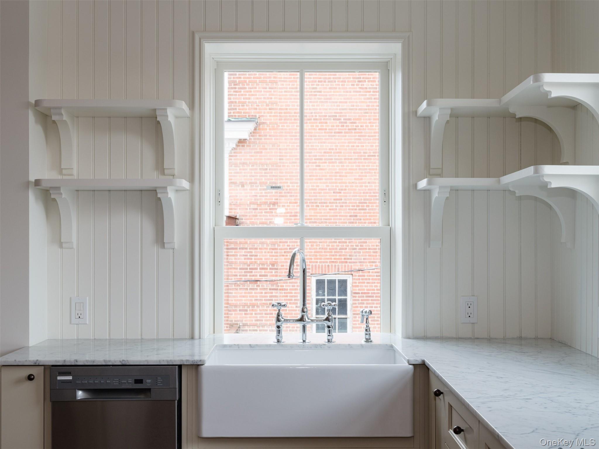 #2 photo, 702-704 Columbia Street, Hudson , NY 12534