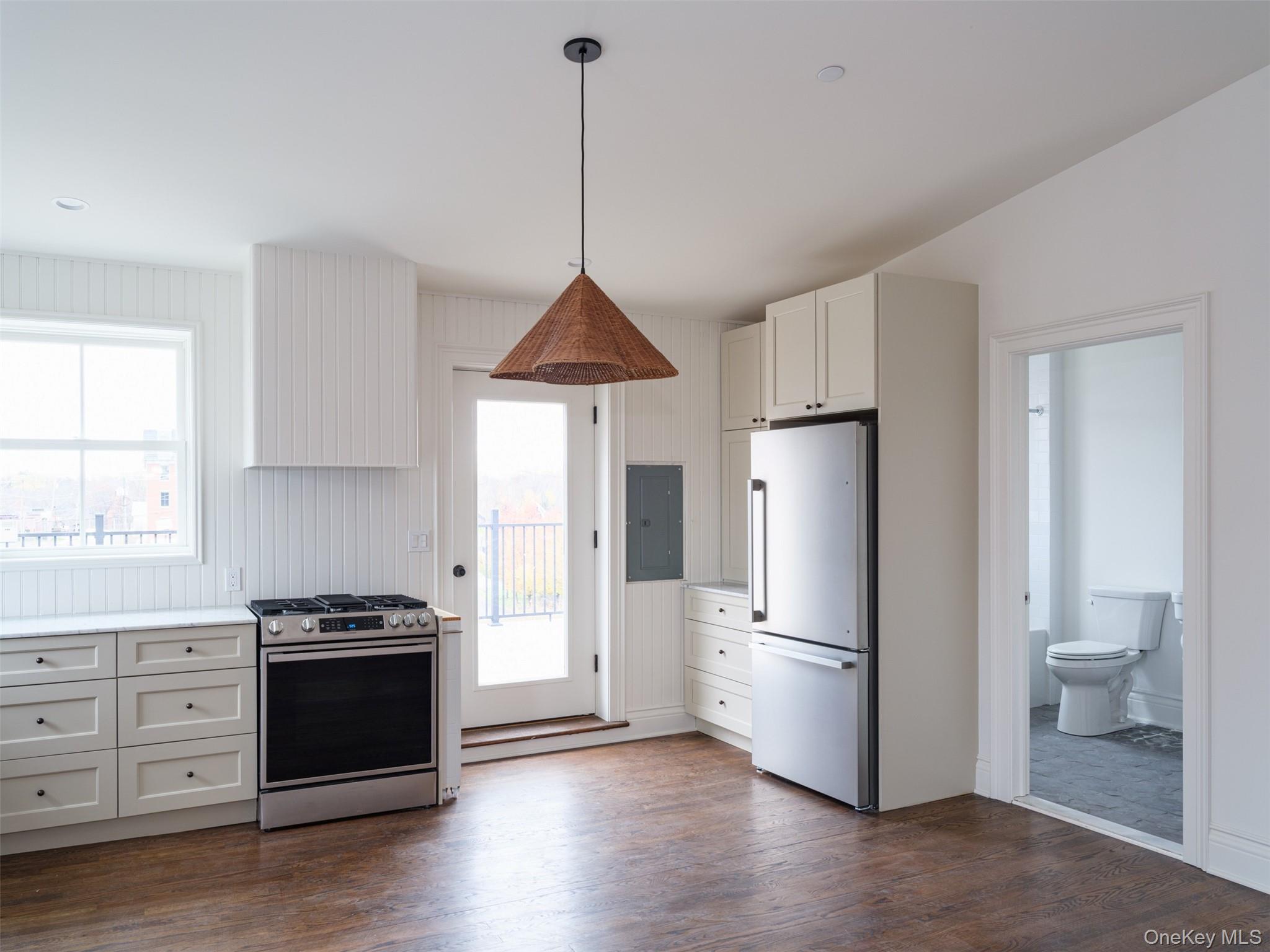 #6 photo, 702-704 Columbia Street, Hudson , NY 12534