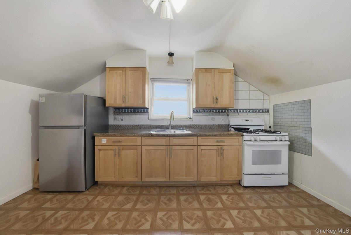 #17 photo, 11 Woodbine Street, Yonkers , NY 10704