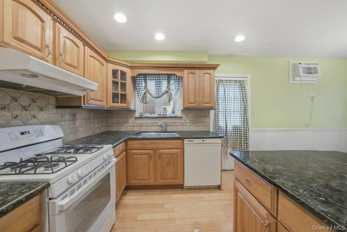 #7 photo, 11 Woodbine Street, Yonkers , NY 10704