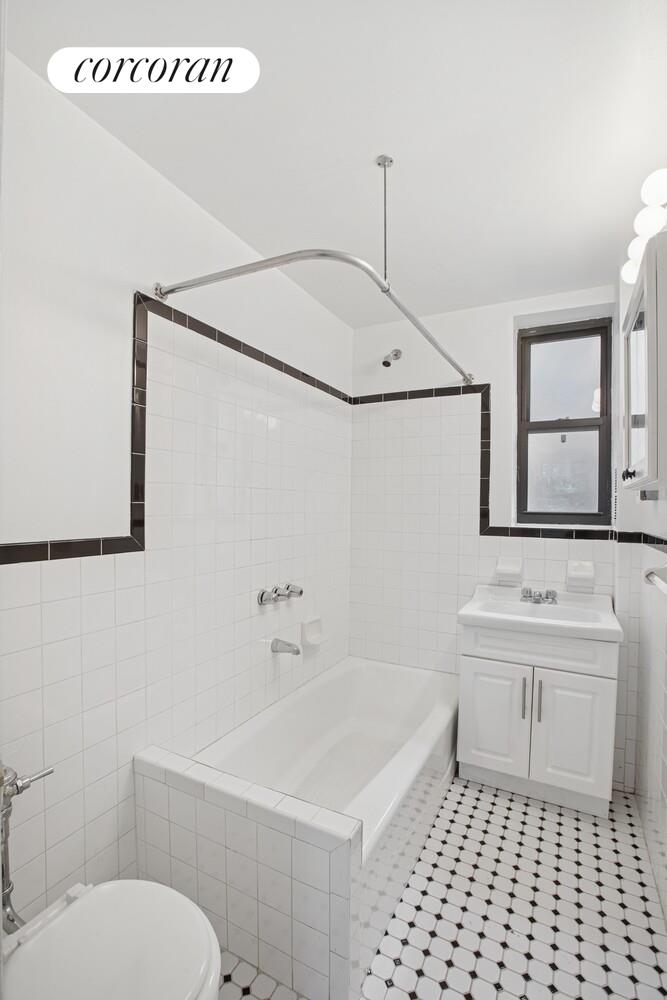 #5 photo, 115 W 16TH Street, Chelsea , NY 10011