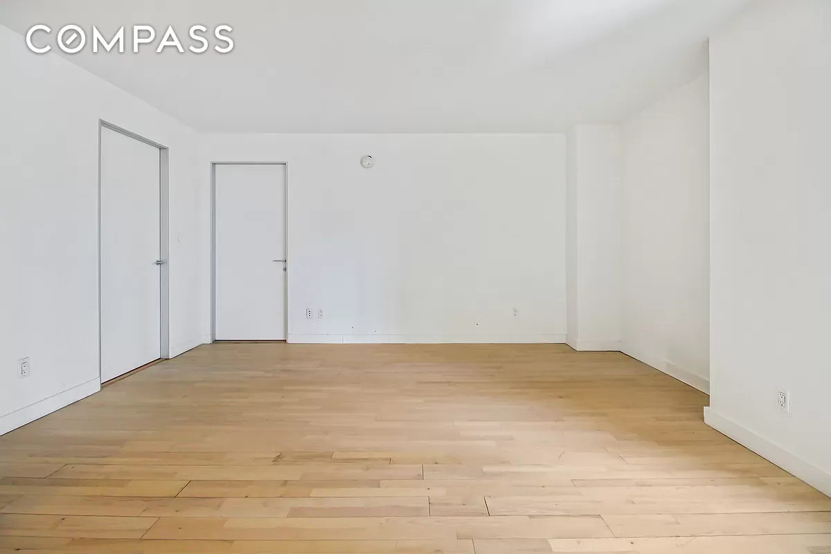 #6 photo, 322 W 57th Street, Hell's Kitchen , NY 10019