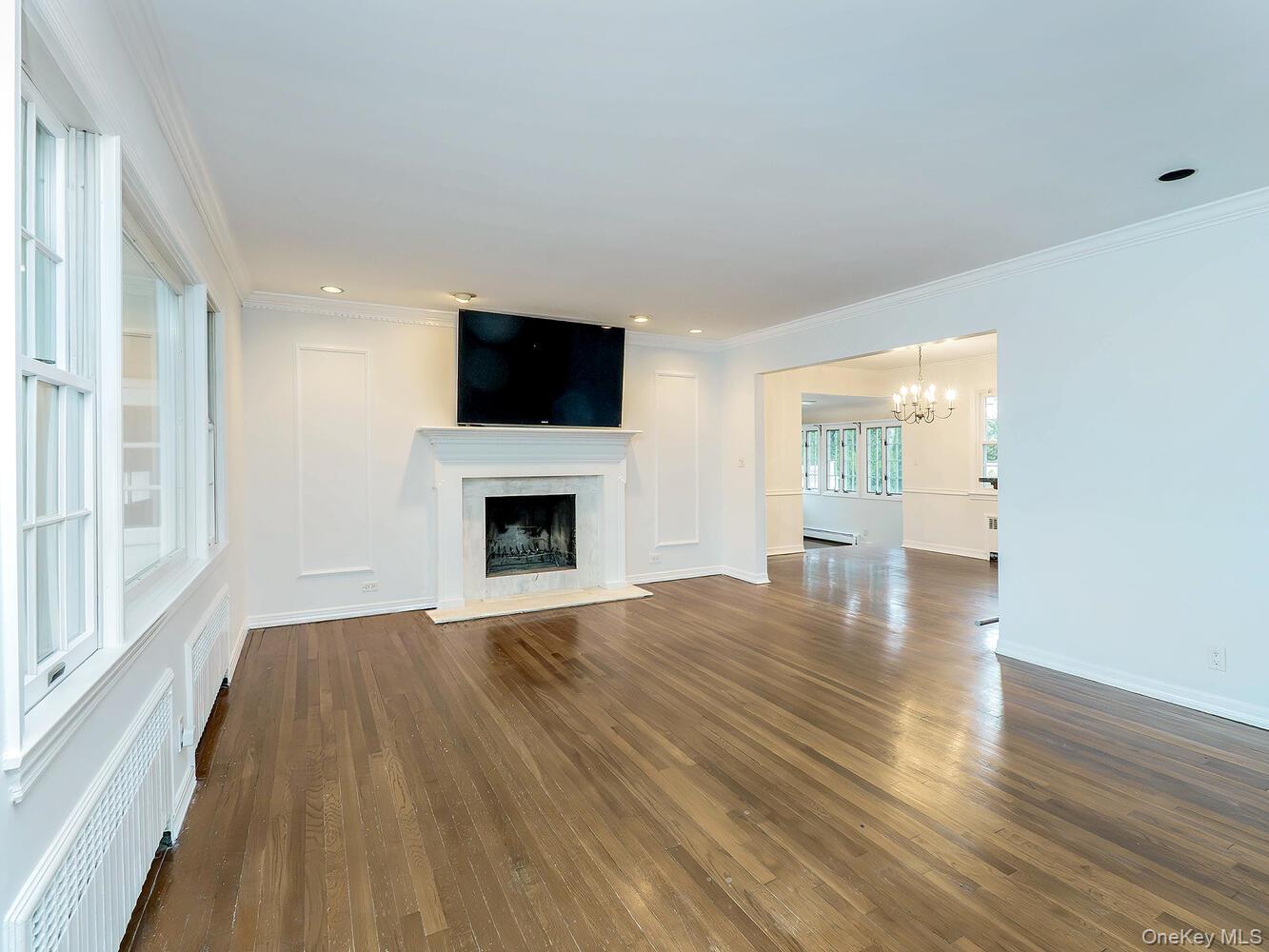 #4 photo, 41 S 4th Street, Locust Valley , NY 11560