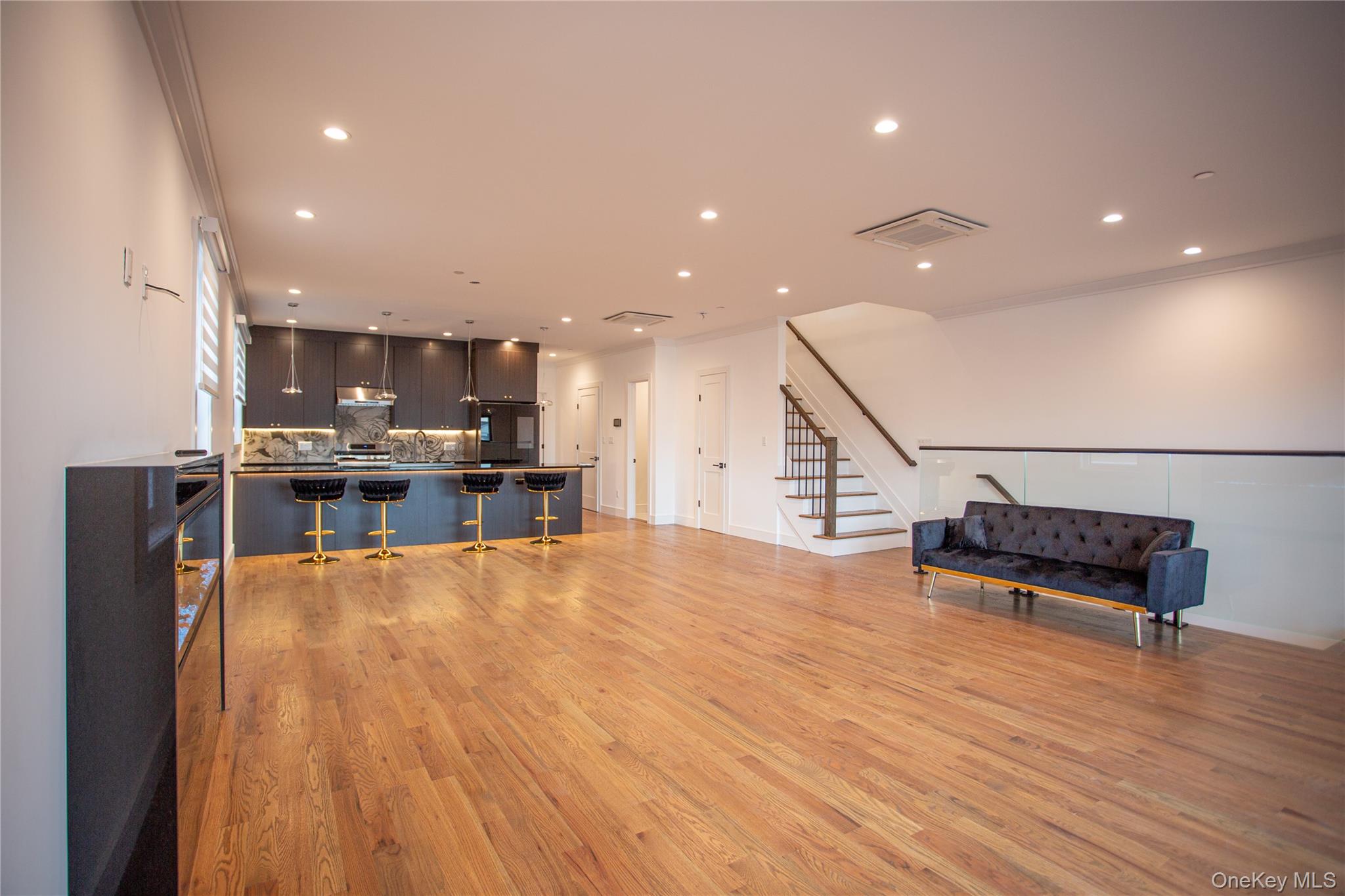 #8 photo, 622 W Penn Street, Long Beach , NY 11561