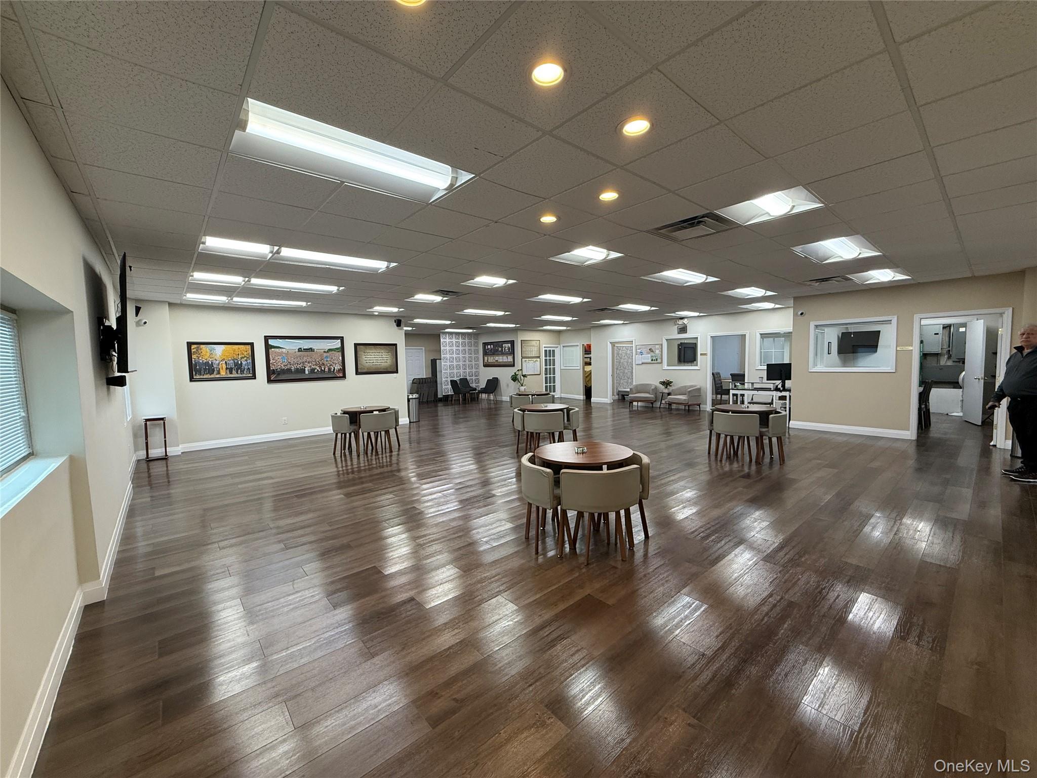 #1 photo, 996 W Jericho Turnpike, Smithtown , NY 11787