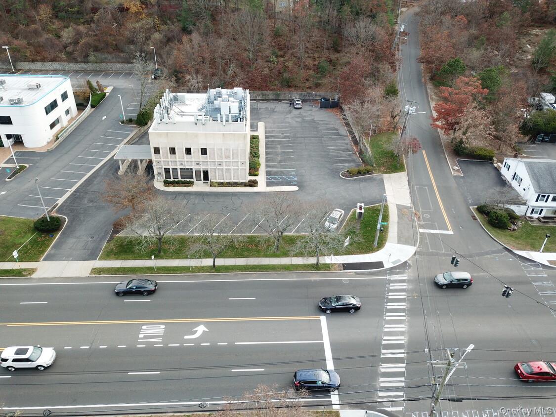 #16 photo, 996 W Jericho Turnpike, Smithtown , NY 11787