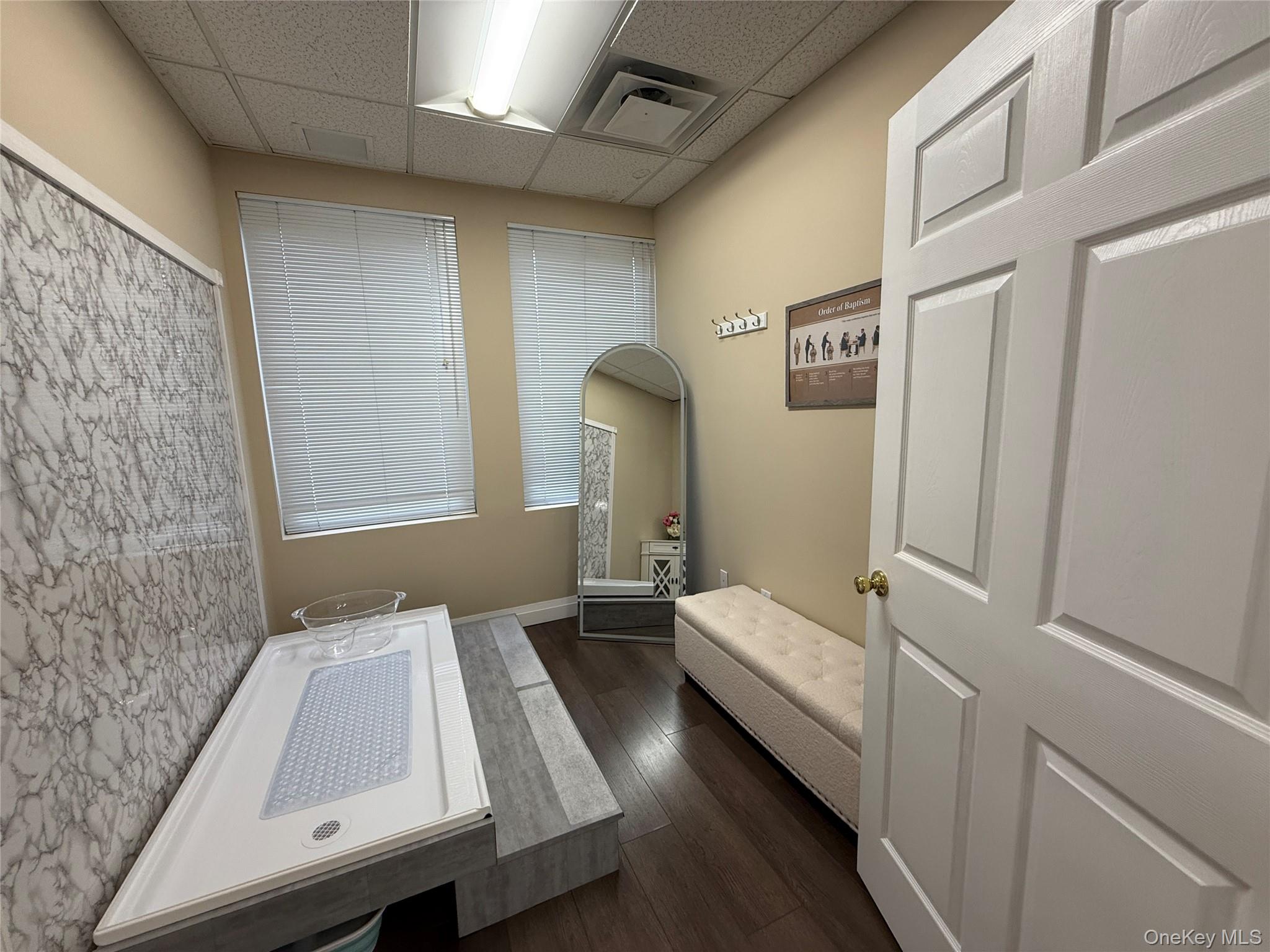 #7 photo, 996 W Jericho Turnpike, Smithtown , NY 11787