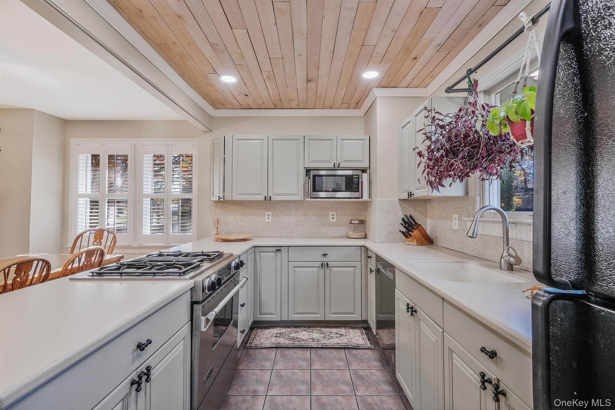 #13 photo, 120 Sayville Boulevard, Sayville , NY 11782